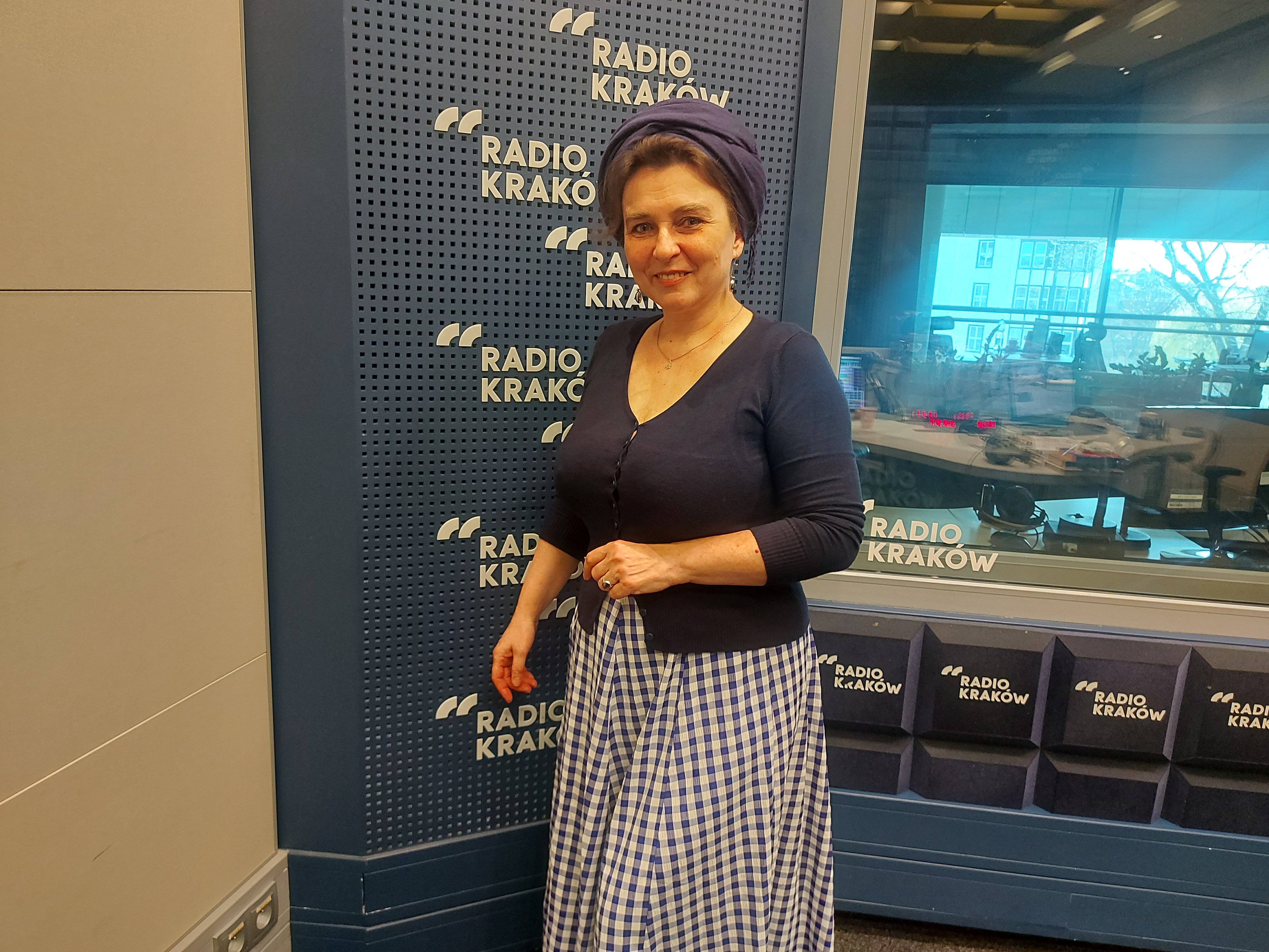 Lucyna Anna Rotter w studiu Radia Kraków, fot. Sylwia Paszkowska