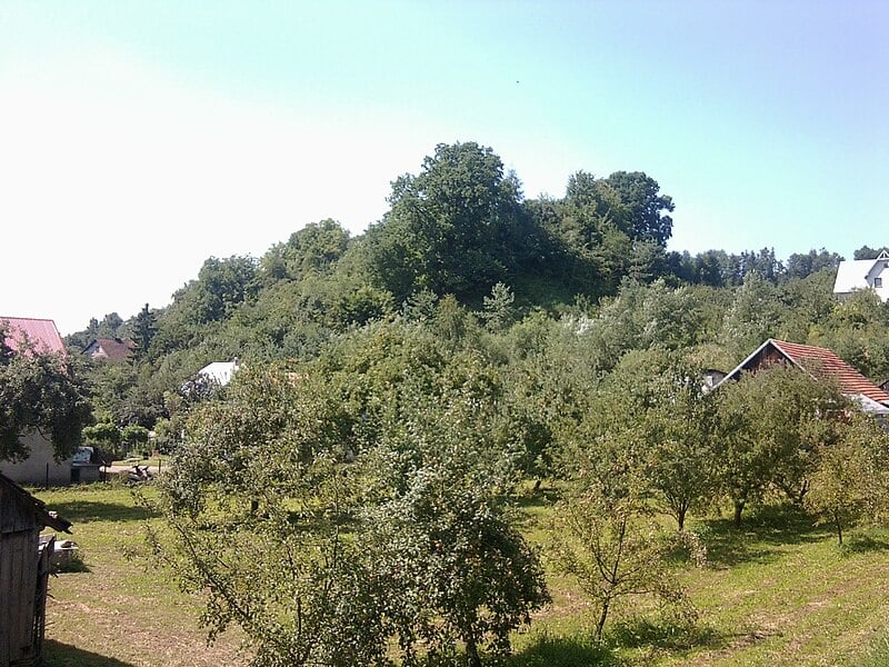 Grodzisko - Grobla w Podegrodziu (fot. Piotrek13/Wikipedia)