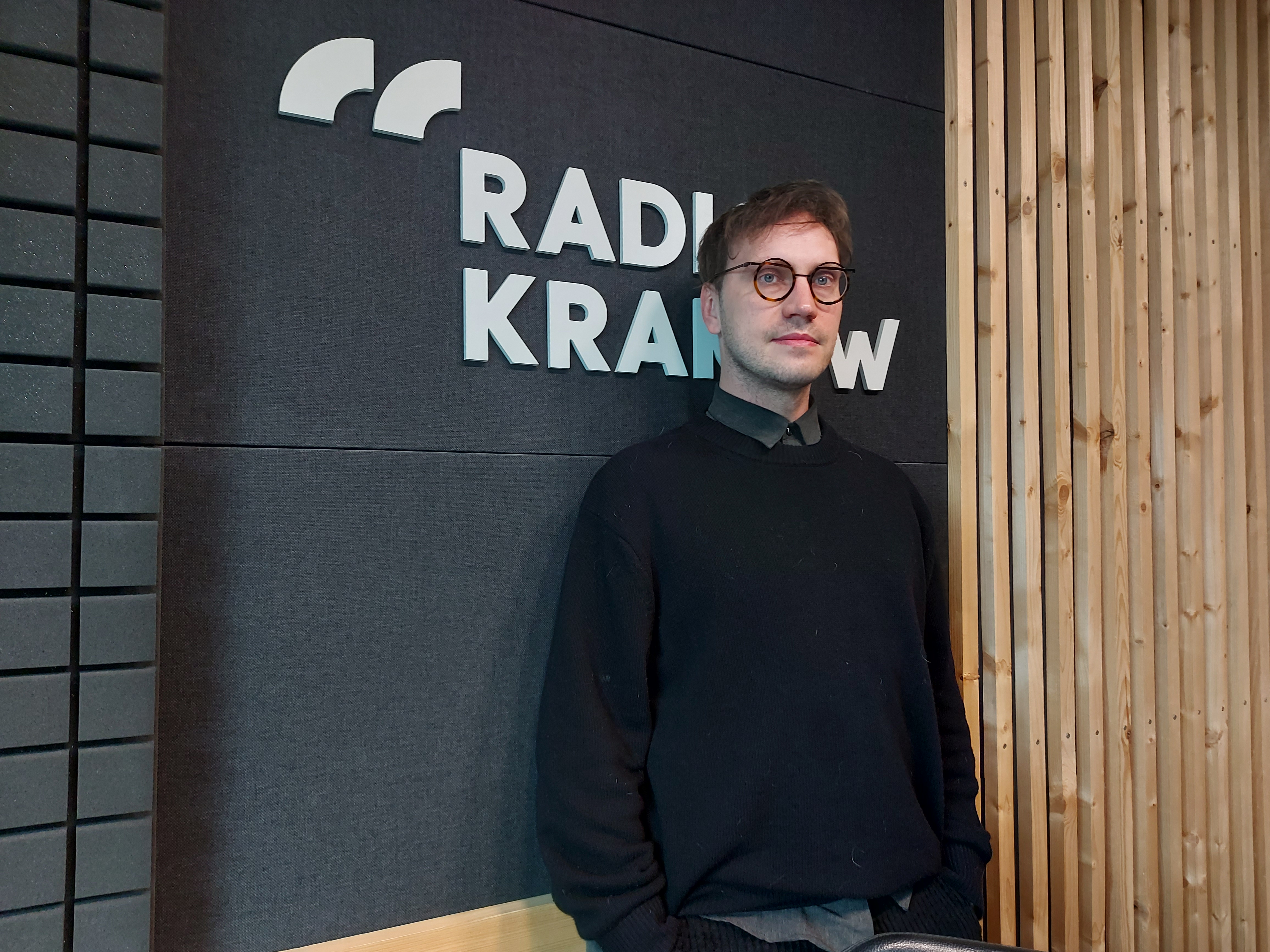 Piotr Zdybał w studiu Radia Kraków, fot. Sylwia Paszkowska
