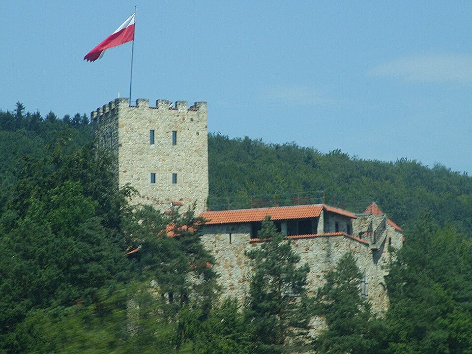 Zamek Tropsztyn (fot. Tomasz Bienias/Wikipedia)