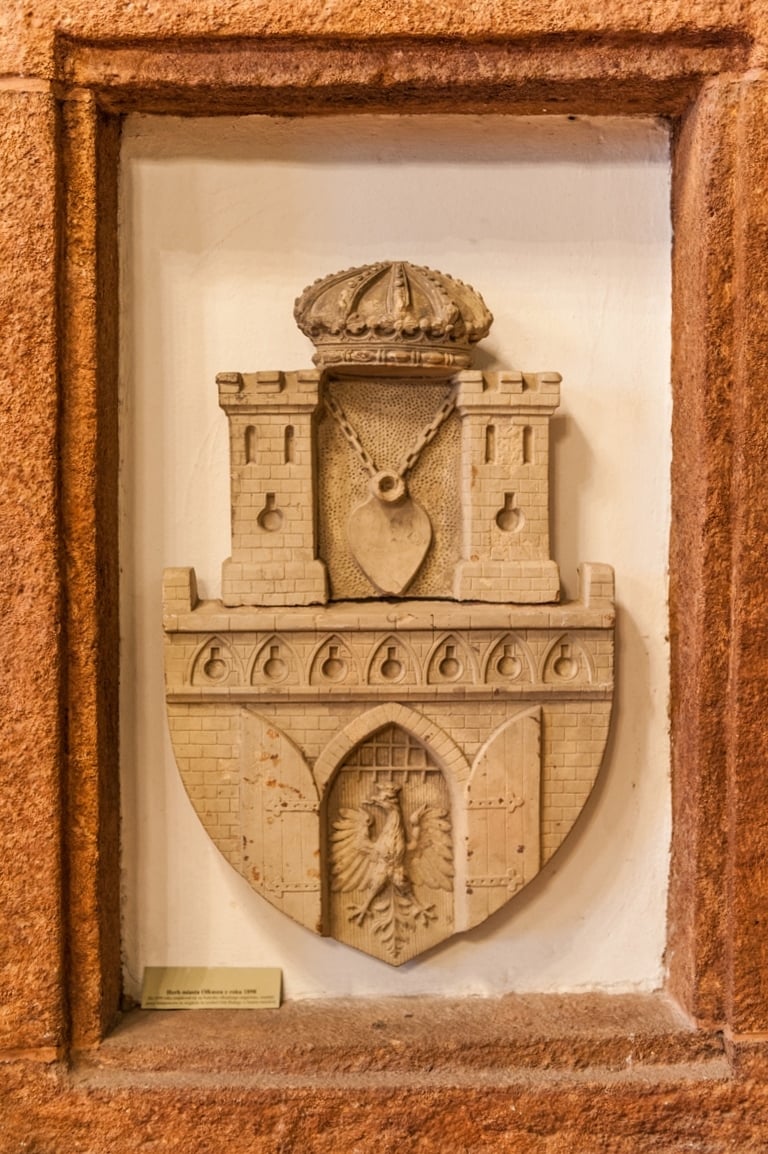 Herb Olkusza wykonany w kaflarni W. Filawskiego - zbiory Muzeum Regionalnego PTTK Olkusz (fot. Jacek Sypień).