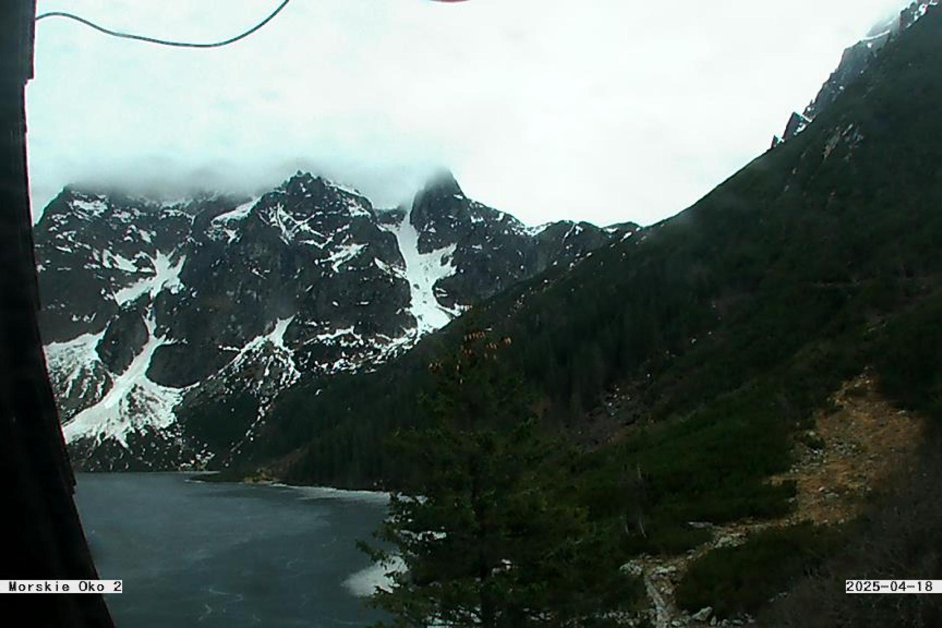 Najniższy stopień zagrożenia lawinowego w Tatrach. Śnieg gwałtownie znika