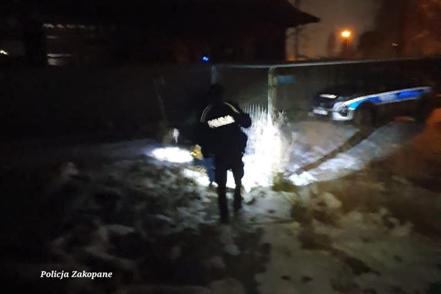 Zwłoki na osiedlu Bachledy w Zakopanem. Odpowiedzi dostarczy dopiero badanie DNA