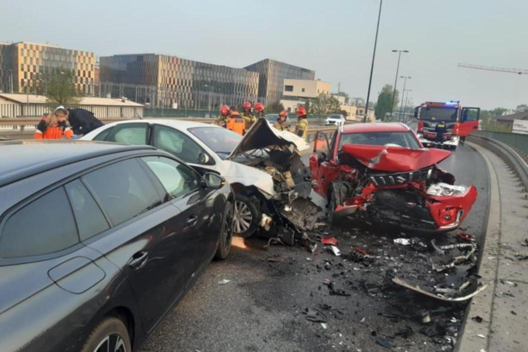 Zakończyły się utrudnienia po poważnym wypadku w Krakowie. Sprawca był trzeźwy