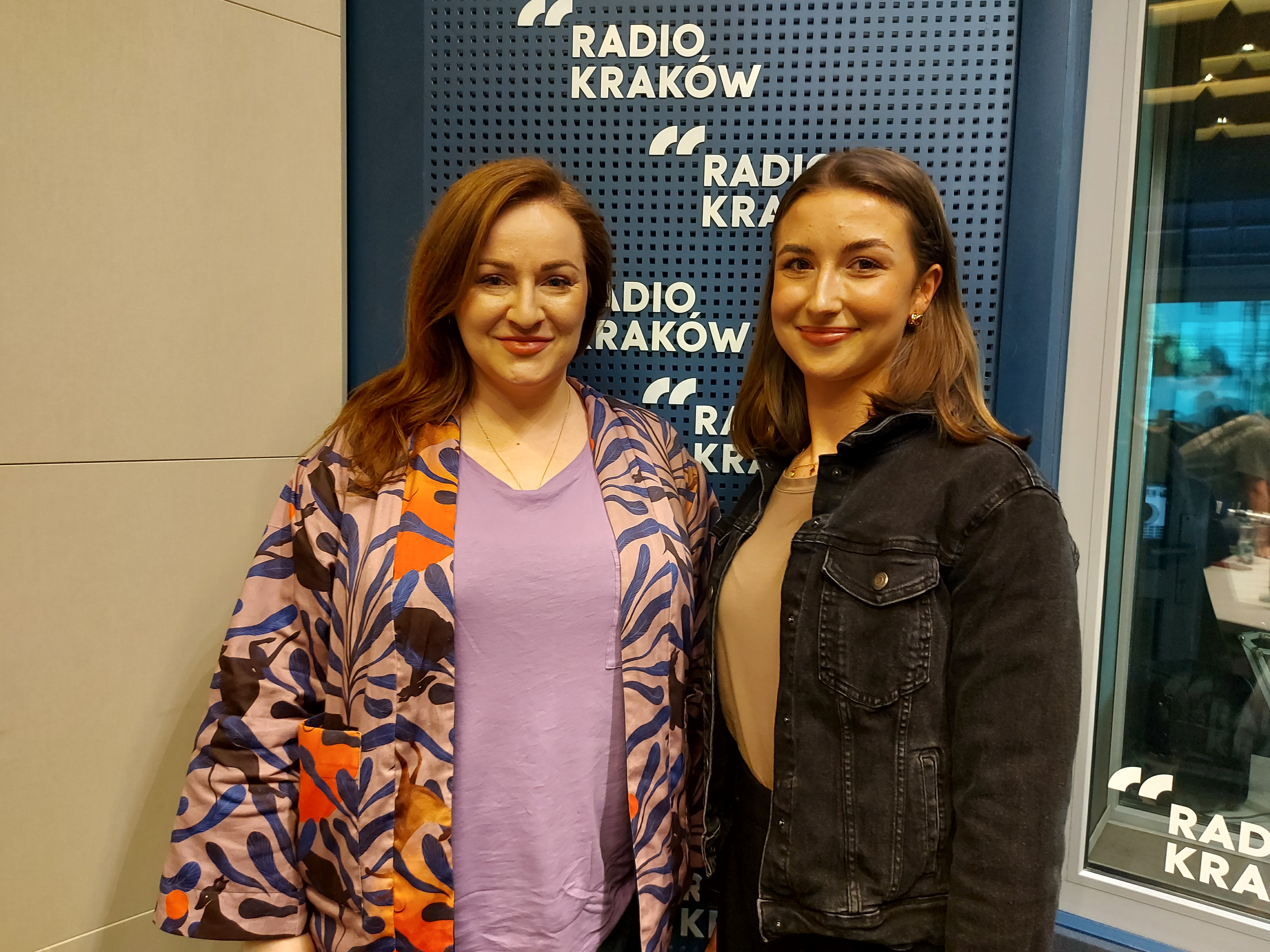 Katarzyna Płachecka i Kladudia Łudzik w studiu Radia Kraków, fot. Sylwia Paszkowska