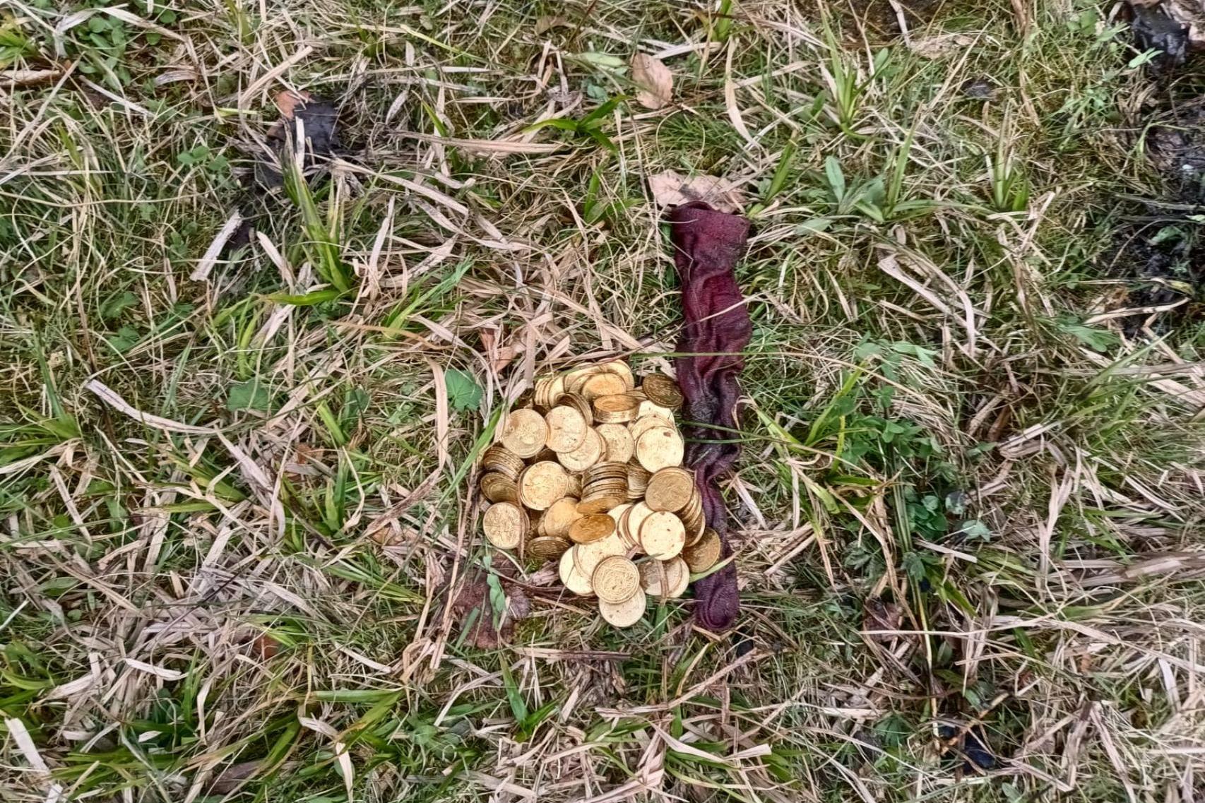 Nieletni sprawcy włamań w rękach policji. Łupy ukryli w sadzawce