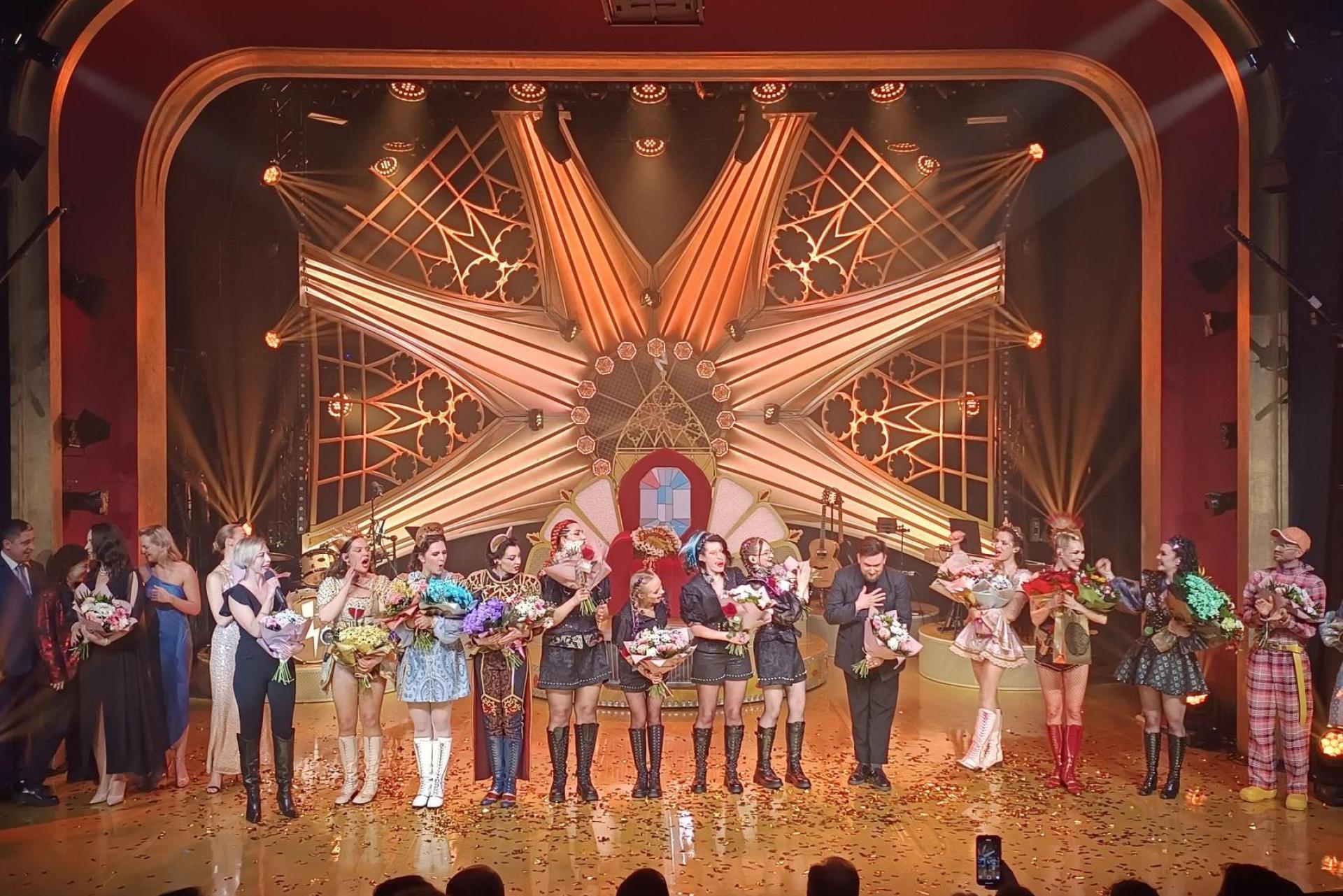 ?SIX? ? kobiecy głos w musicalowej oprawie