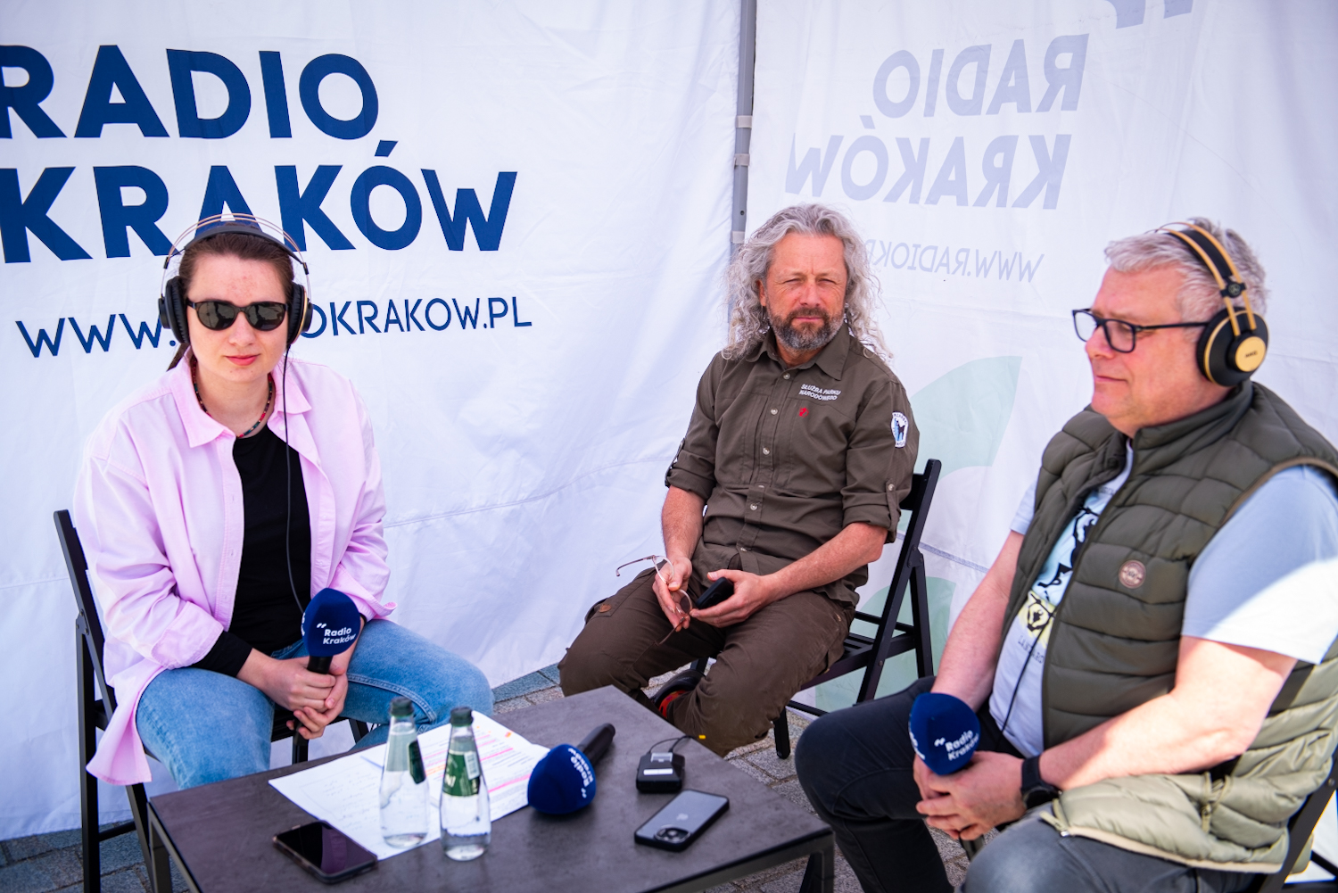 Mobilne studio Radia Kraków. Od lewej: Magdalena Zbylut-Wiśniewska (RK), Szymon Ziobrowski (dyrektor TPN) i Marcin Koczyba (RK). Fot. Regina Korczak-Watycha