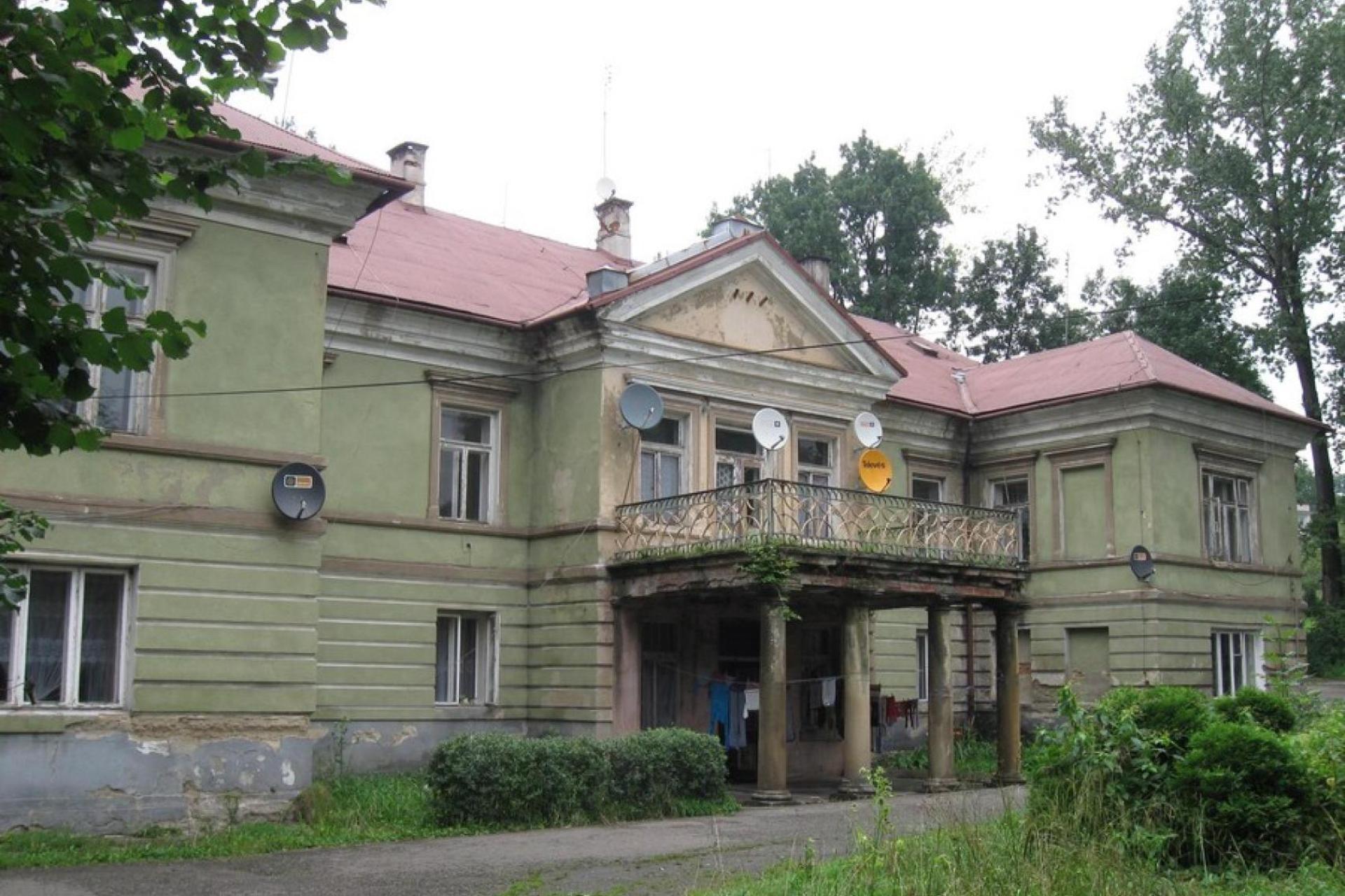 Remont zabytkowego dworu w Brodach. Pierwszy etap prac na finiszu