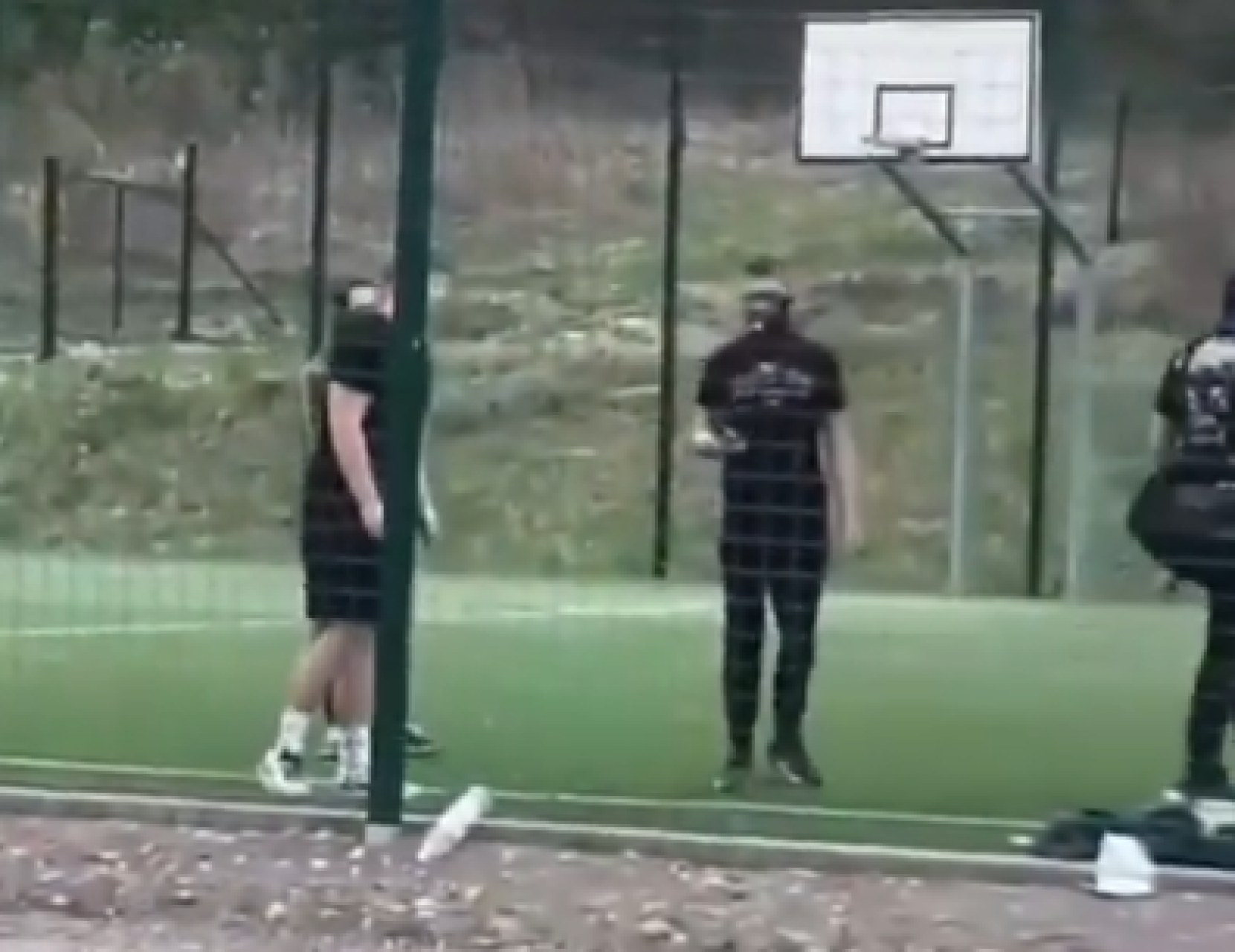 Grozili maczetami na orliku w podkrakowskich Zielonkach. Zostali zatrzymani przez policję