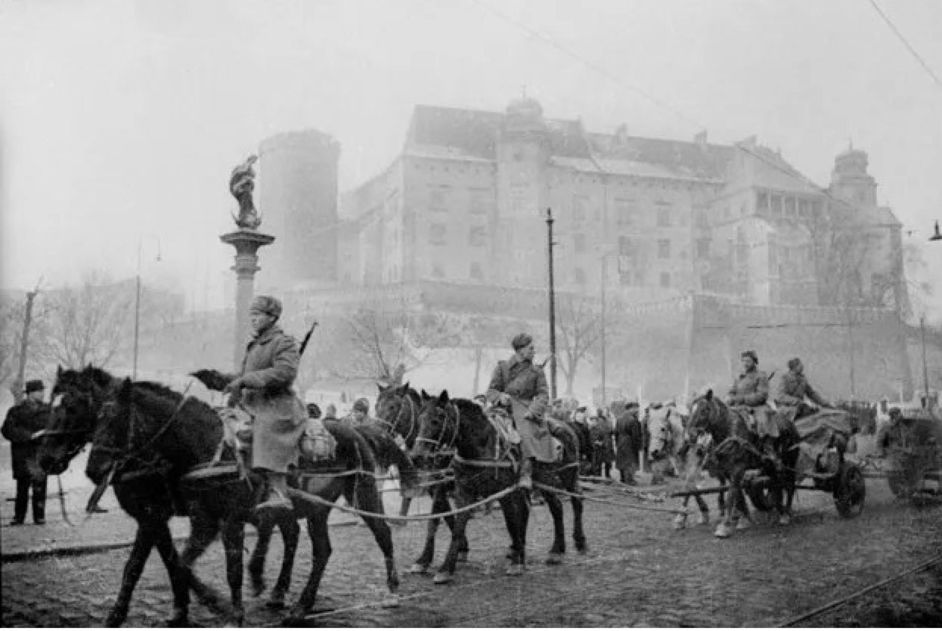 ?Osobnicy w mundurach armii sowieckiej? w Krakowie