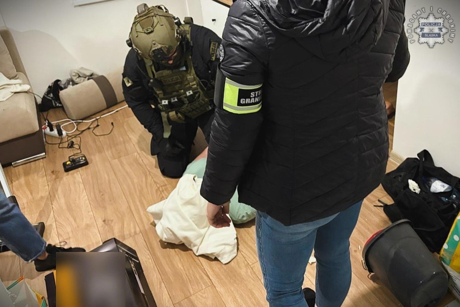 Pseudokibice handlowali narkotykami i przemycali migrantów. W zatrzymaniu pomogli strażnicy graniczni z Małopolski