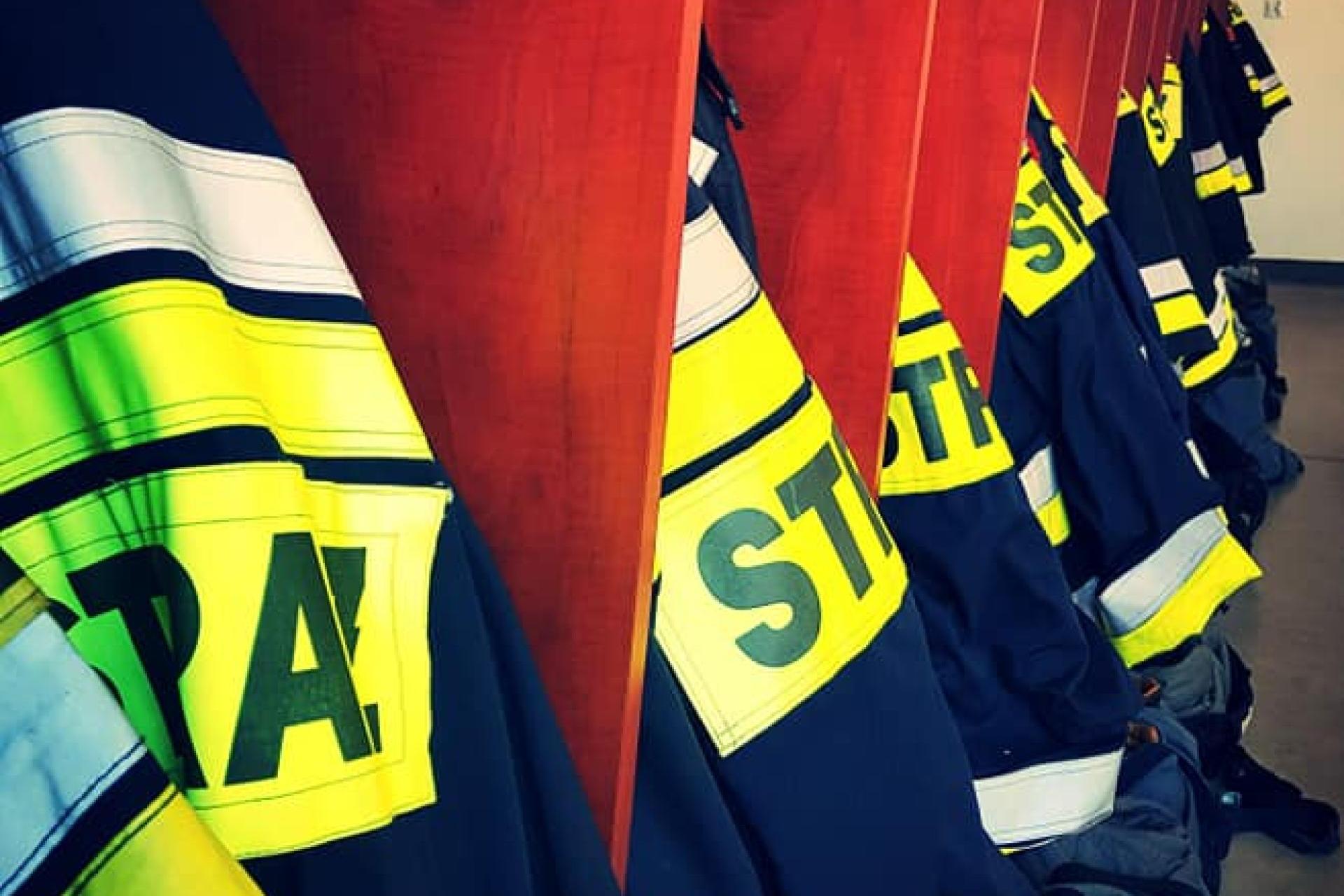 Zapalił się samochód, później budynek gospodarczy. Nocny pożar w Zabawie