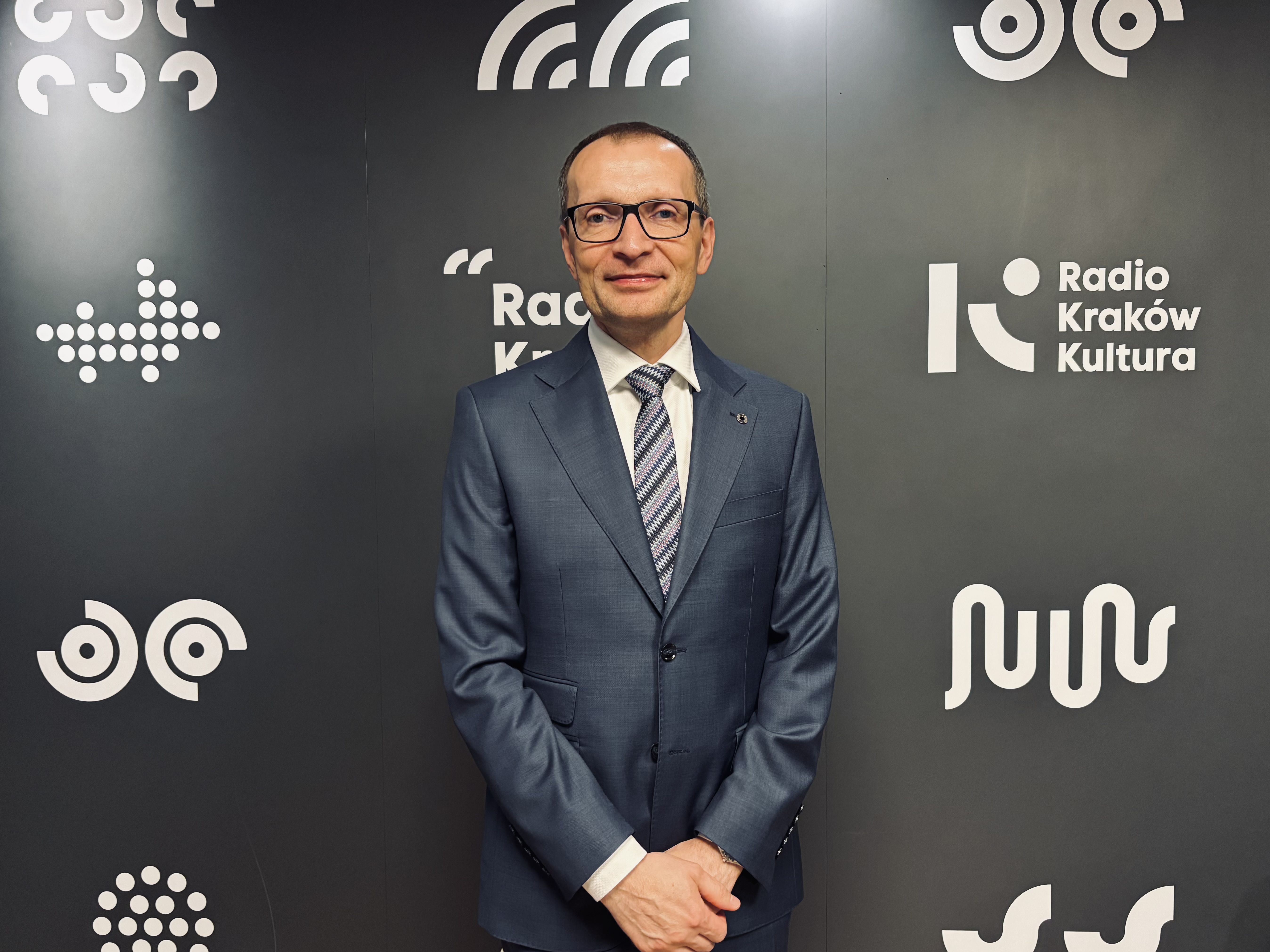 Prof. Roman Cieślak w studiu Radia Kraków, fot. Agata Ciechanowska 