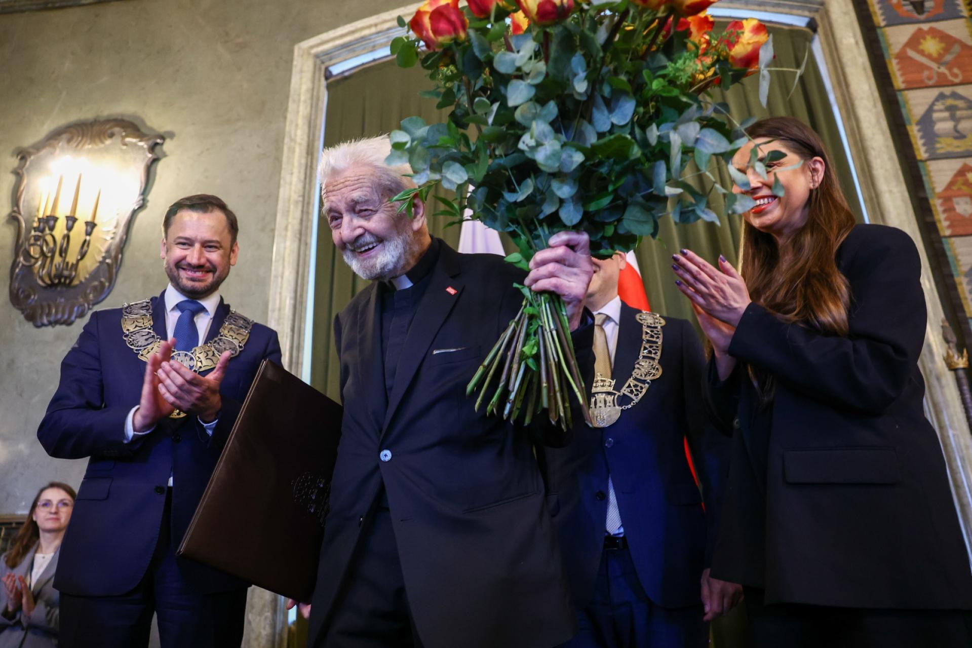 Ks. Adam Boniecki honorowym obywatelem miasta