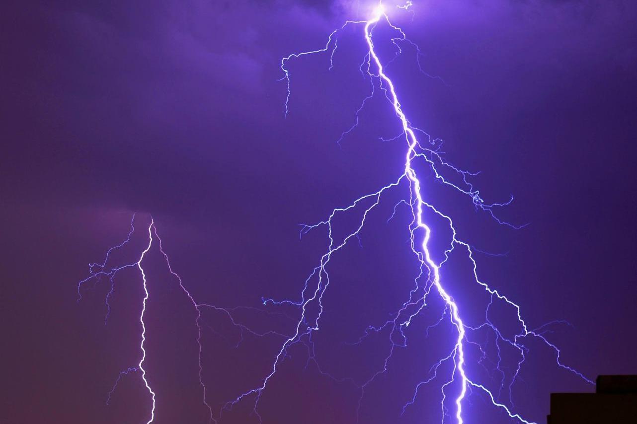 Burze i ulewy nad Polską - ostrzega IMGW. Służby w pełnej gotowości