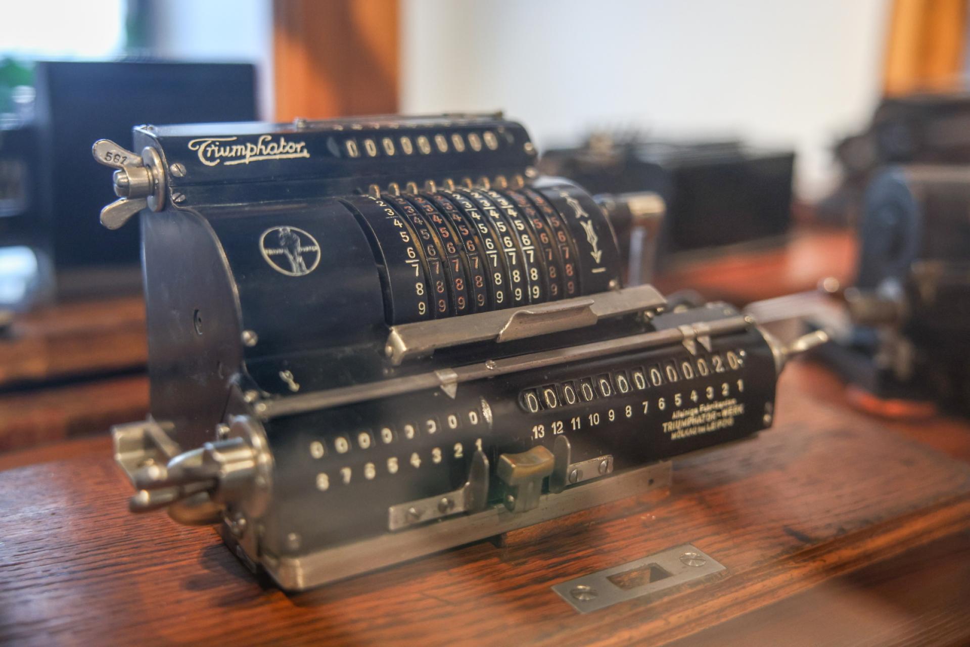 Zrodzone z pasji: ponad 500 maszyn liczących na wystawie w Muzeum UJ