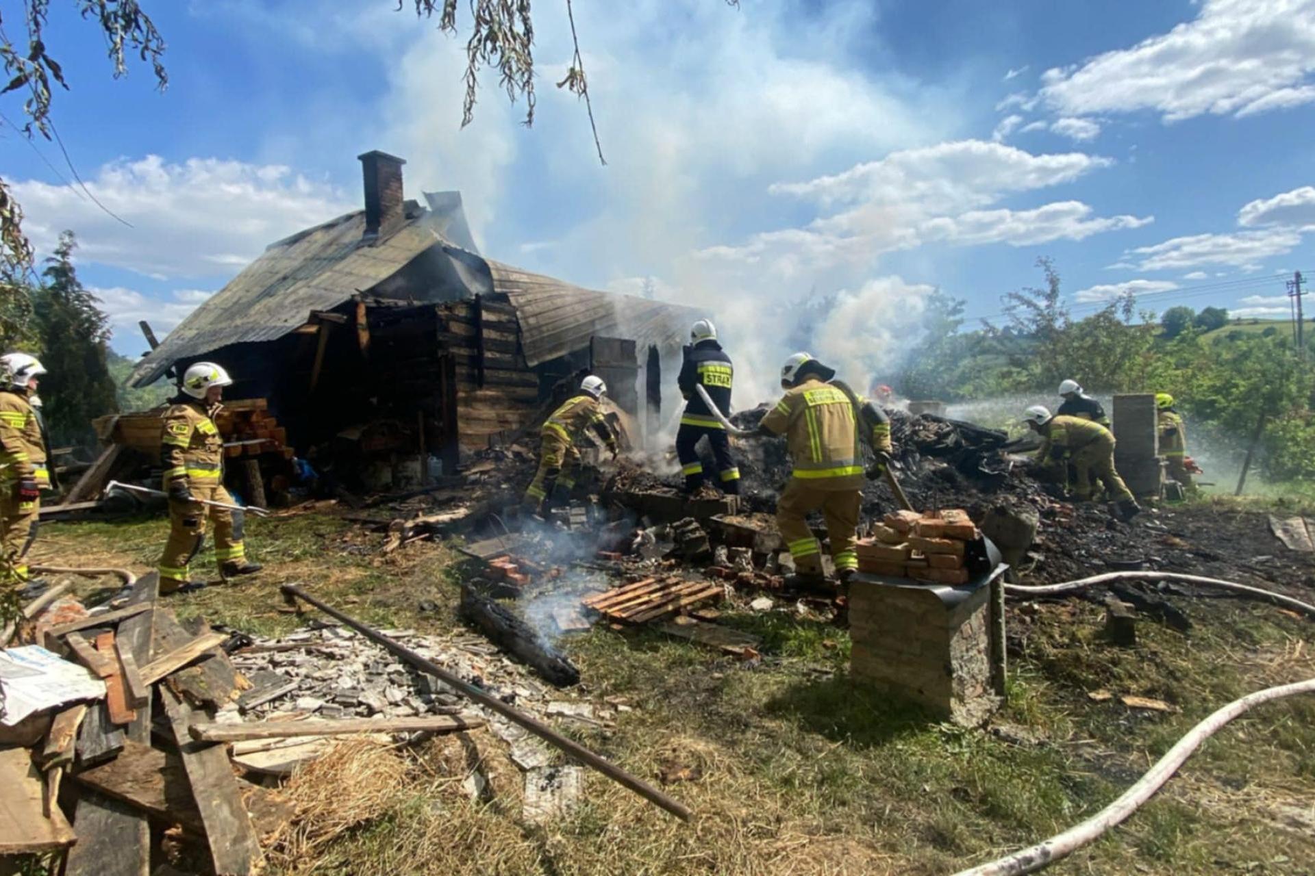 Groźny pożar w Turzy. Spłonął drewniany dom, na szczęście nikomu nic się nie stało