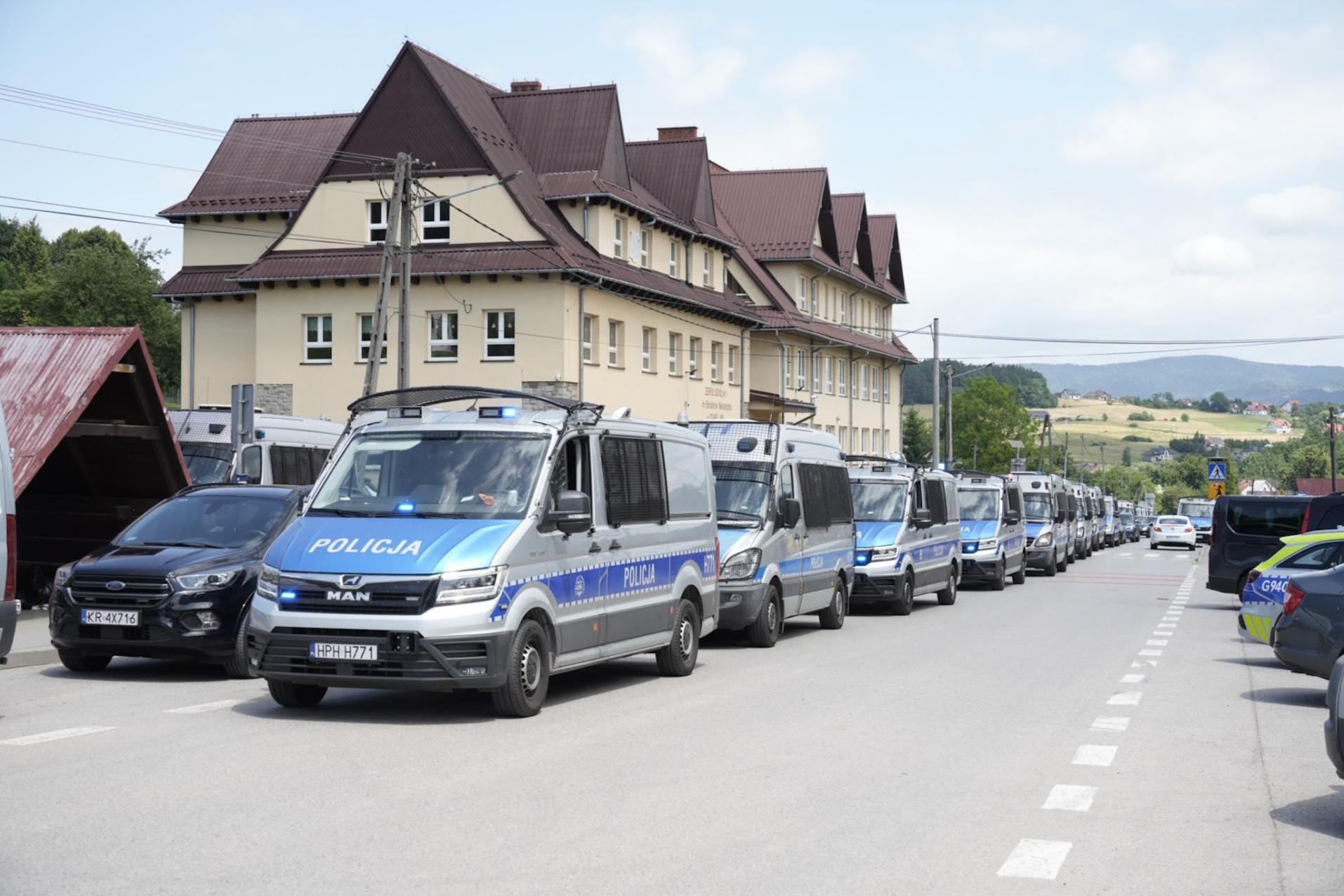 Bayraktar będzie pomagać w poszukiwaniu sprawcy strzelaniny w Starej Wsi