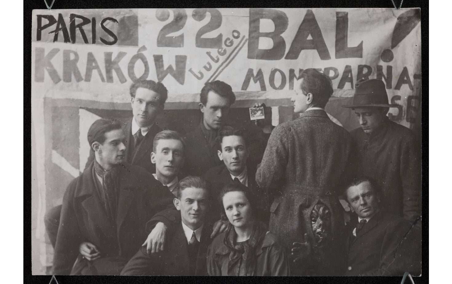 Kapiści w Paryżu 1925 r.  (XX - pierwszy od lewej u góry) - fot. Polona
