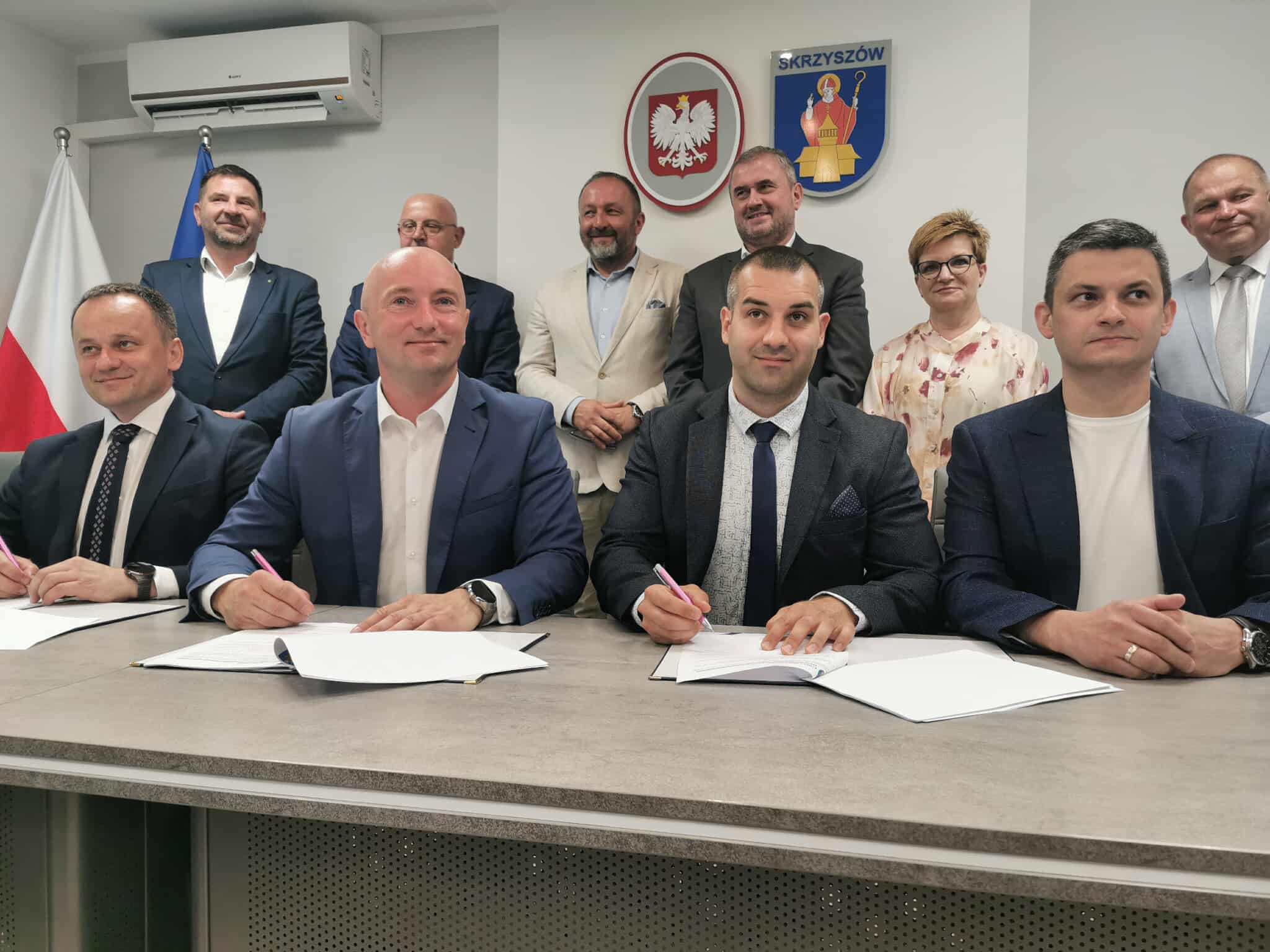 Podpisanie umowy. Fot. Agnieszka Wrońska