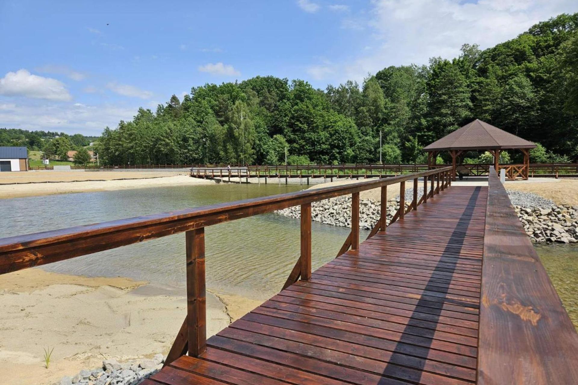 Skąd ta wysypka? Szerzyny zamykają kąpielisko