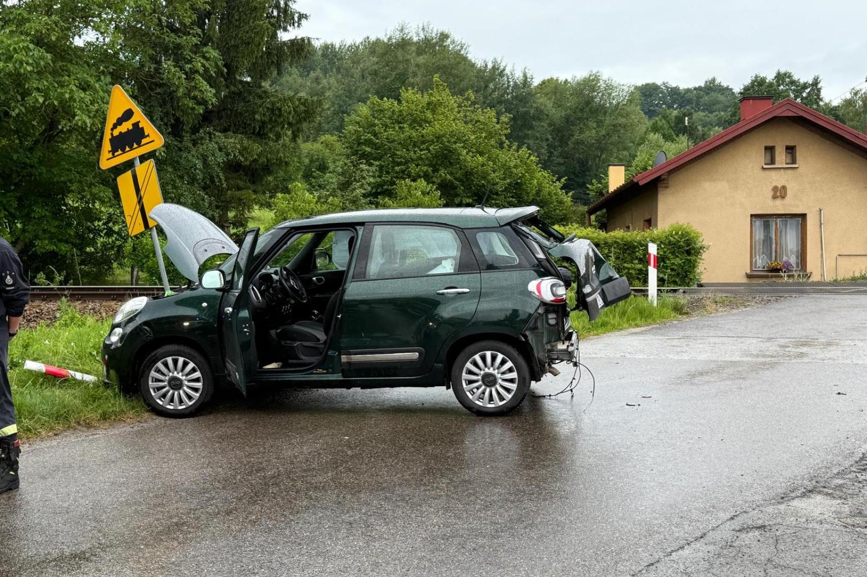 Niebezpieczny wypadek na przejeździe kolejowym w Tuchowie