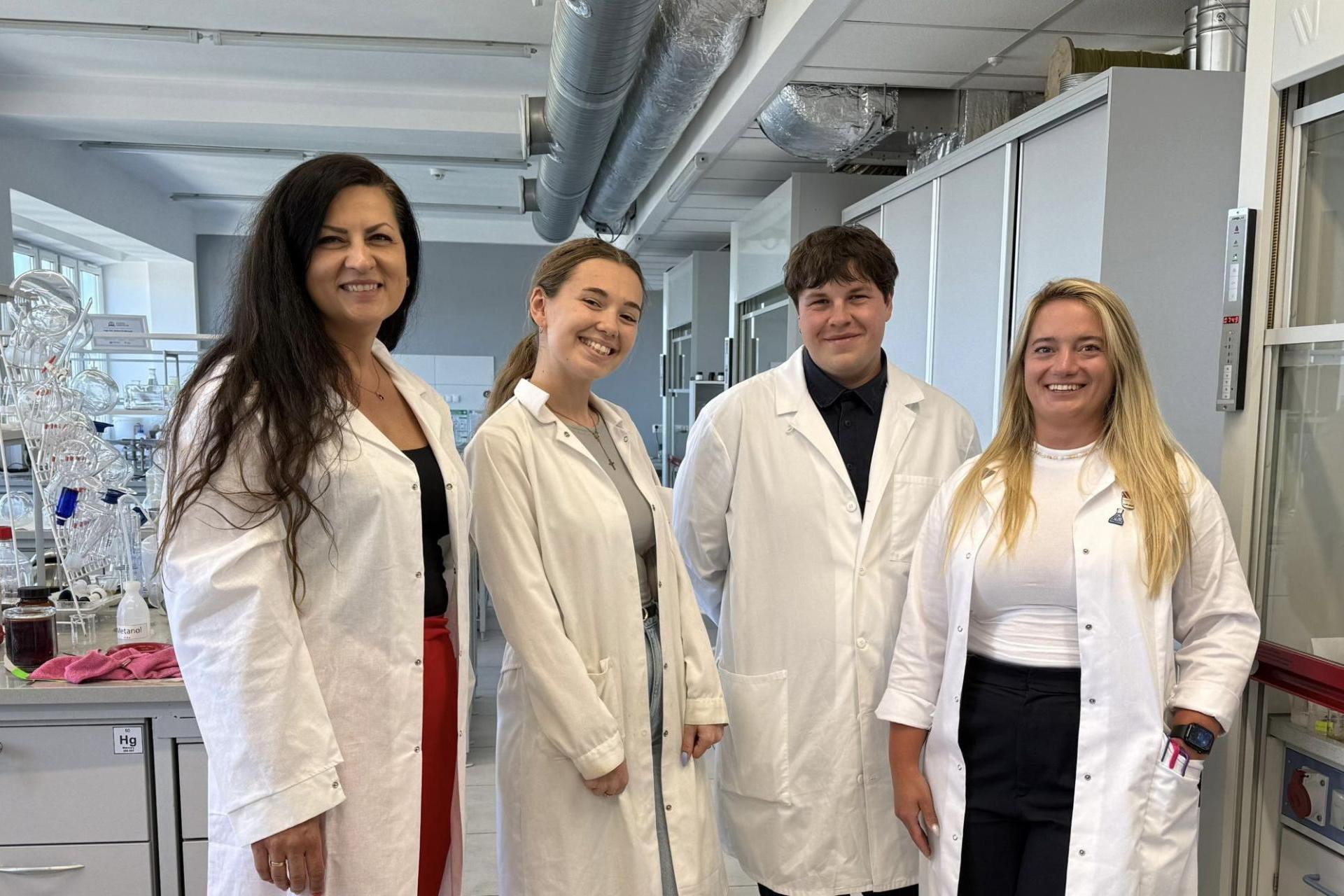 Terapeutyczny lakier do paznokci. Innowacyjne badania naukowców z Politechniki Krakowskiej