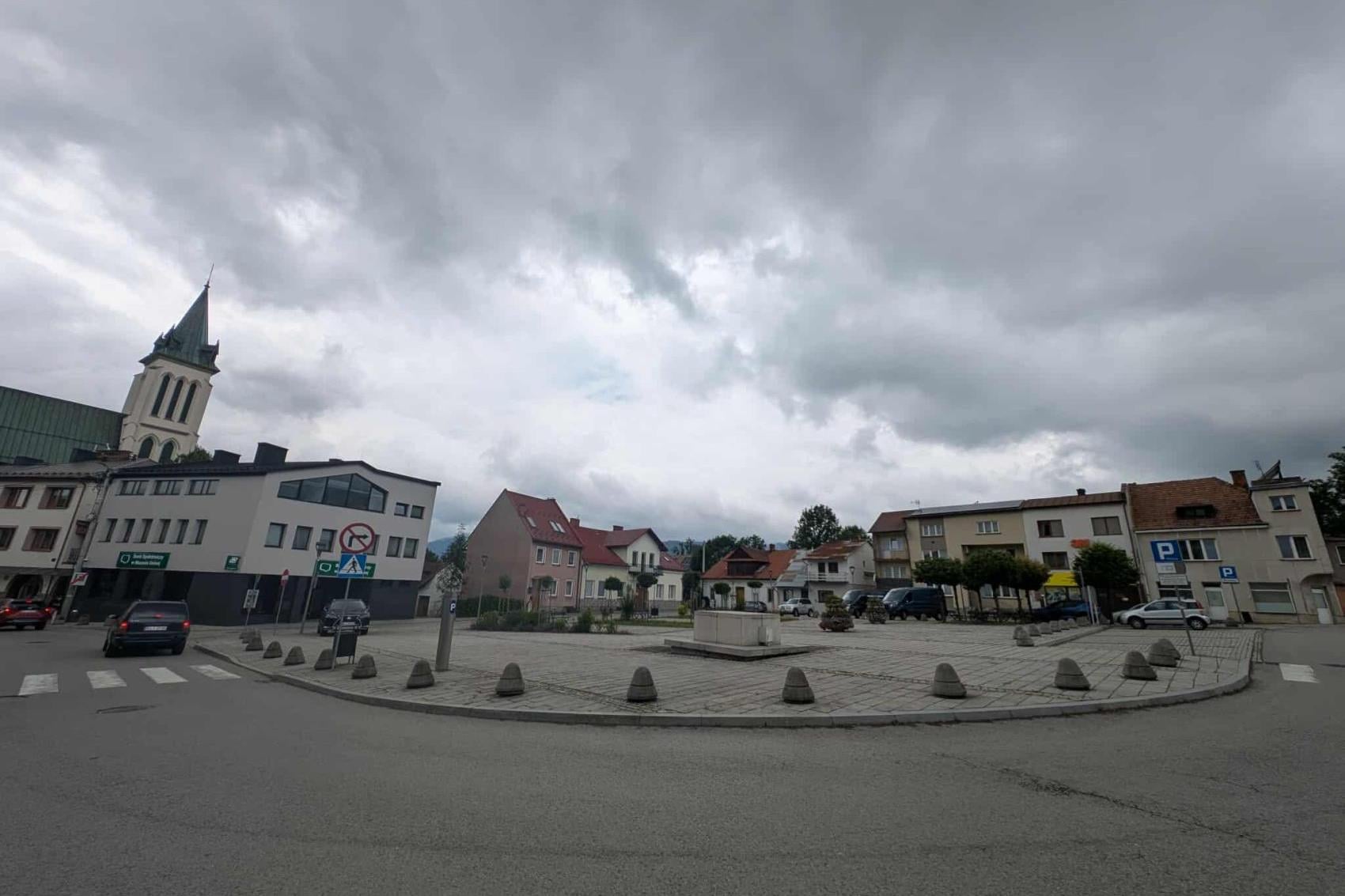 Wójt Mszany Dolnej chce oświadczyć się miastu Mszana Dolna. Ten związek nie wszystkim się podoba