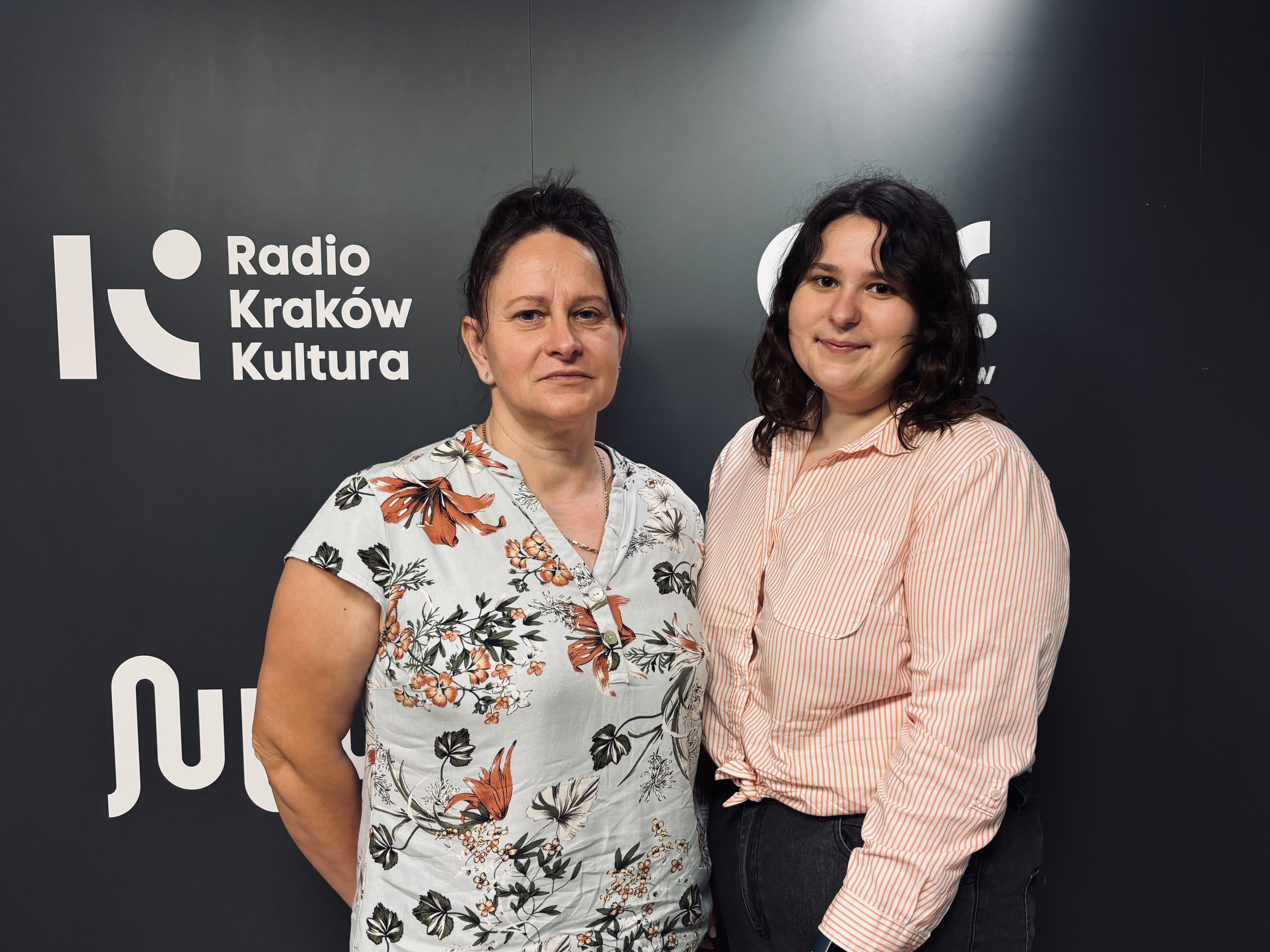 Monika Kosek i Patrycja Kosek w studiu Radia Kraków, fot. Agata Ciechanowska