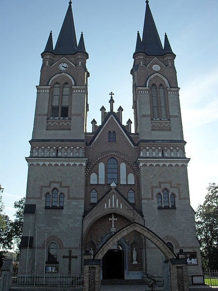Kościół pw. św. Piotra i św. Pawła (fot. Jerzy Opioła/Wikipedia)
