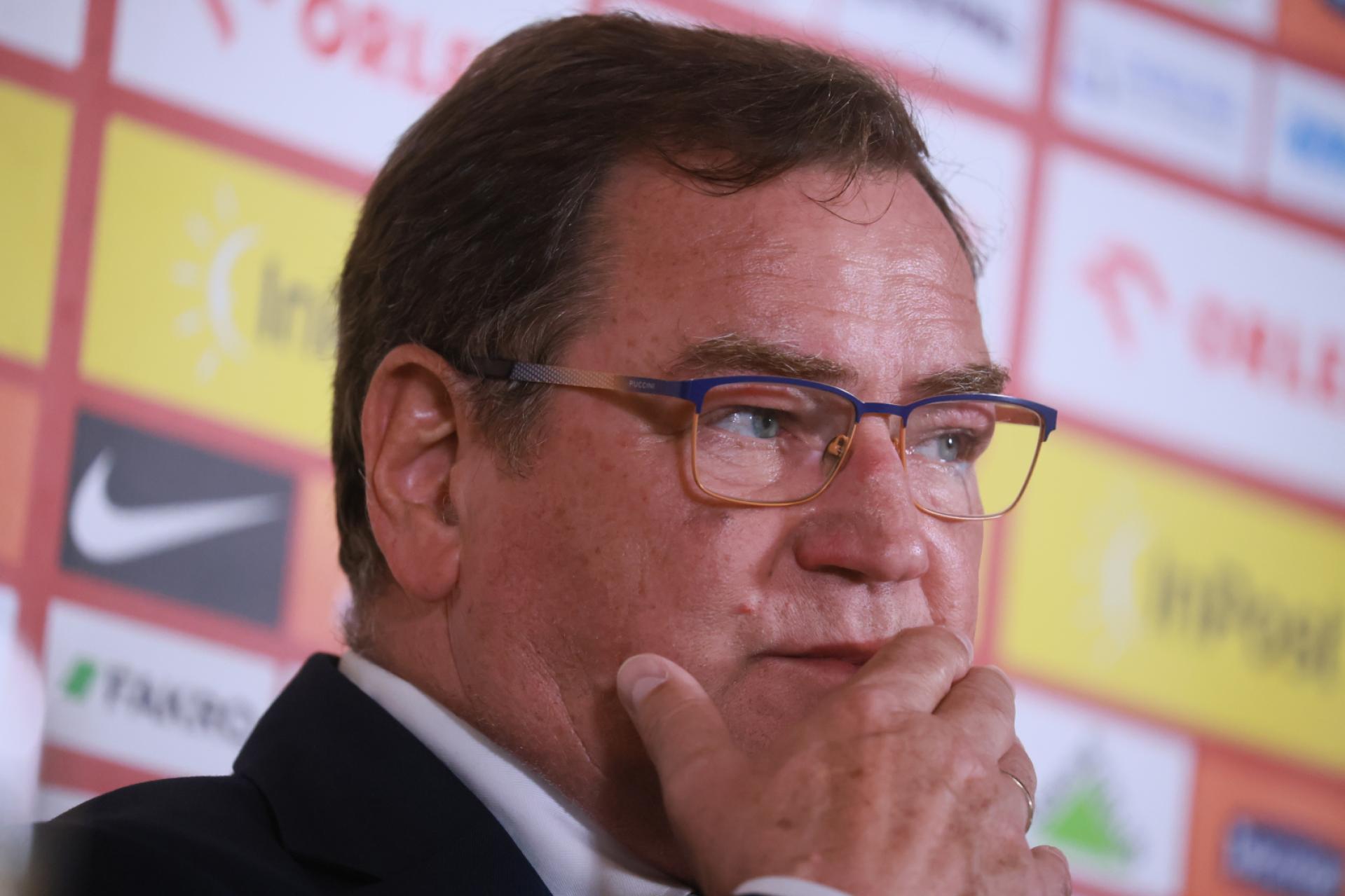 Jan Urban wchodzi do gry: czy ugasi pożar w kadrze?