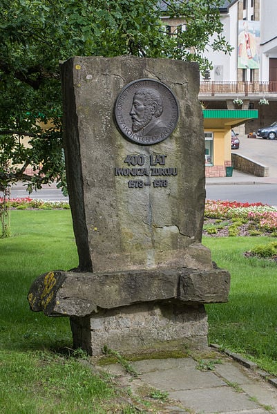 Pomnik W.Oczki w iwoniczu - Zdroju (fot. Wikipedia)