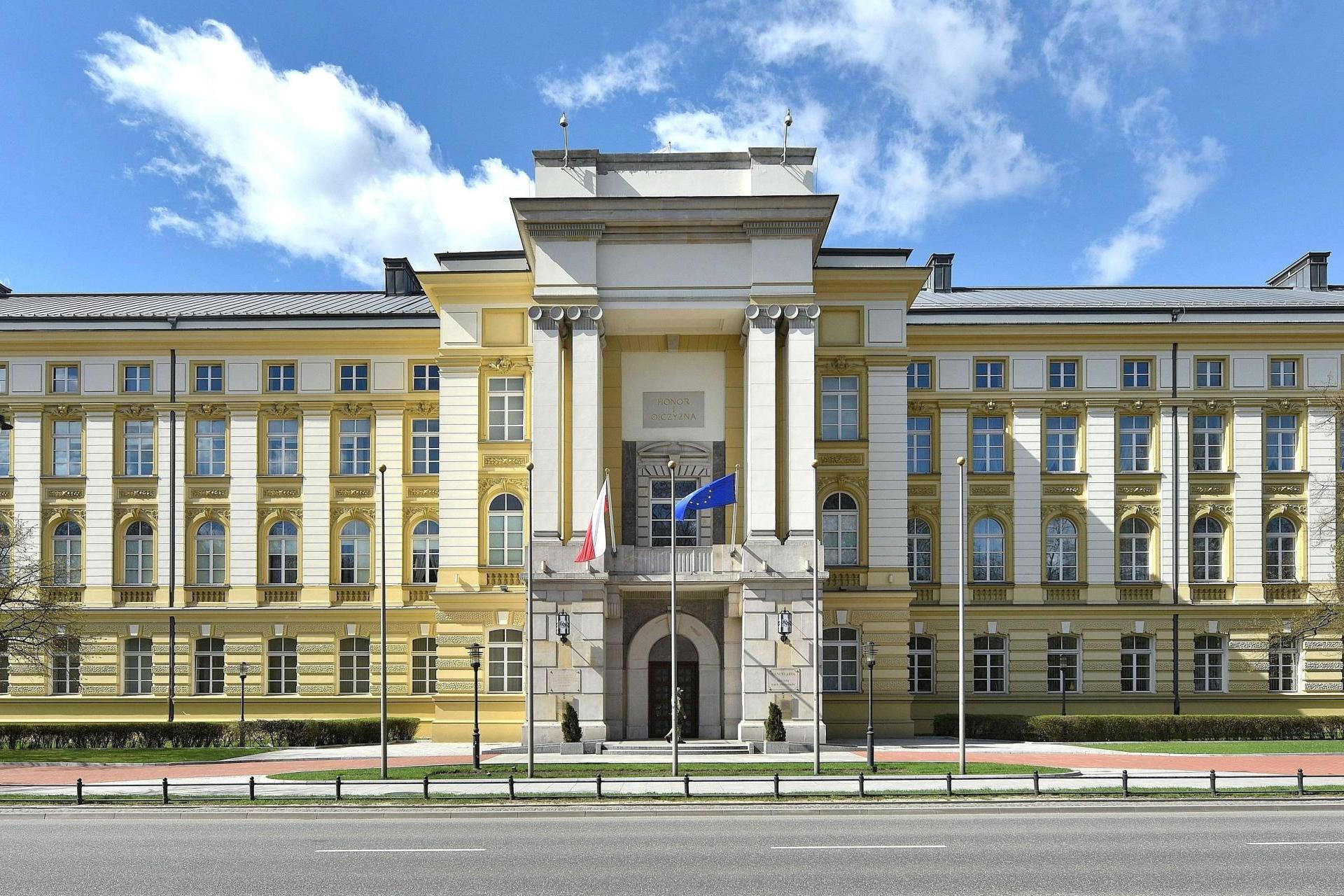 Minister bez teki, minister w randze - jaka jest różnica?