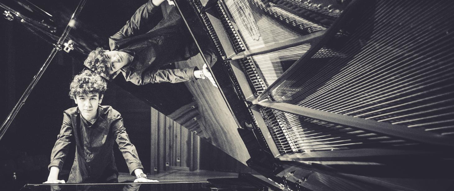 Mateusz Dubiel / źródło: https://www.gov.pl/web/zpsmbielsko/mateusz-dubiel-zwyciezca-53-ogolnopolskiego-konkursu-pianistycznego-im-f-chopina