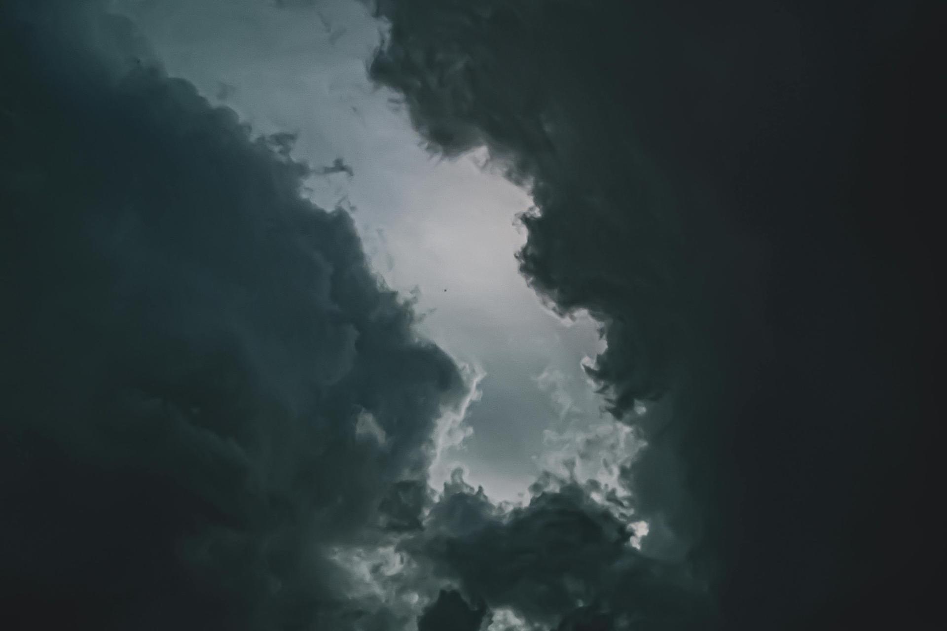 To nie będzie ładny dzień. Niedziela pod znakiem deszczu i burz