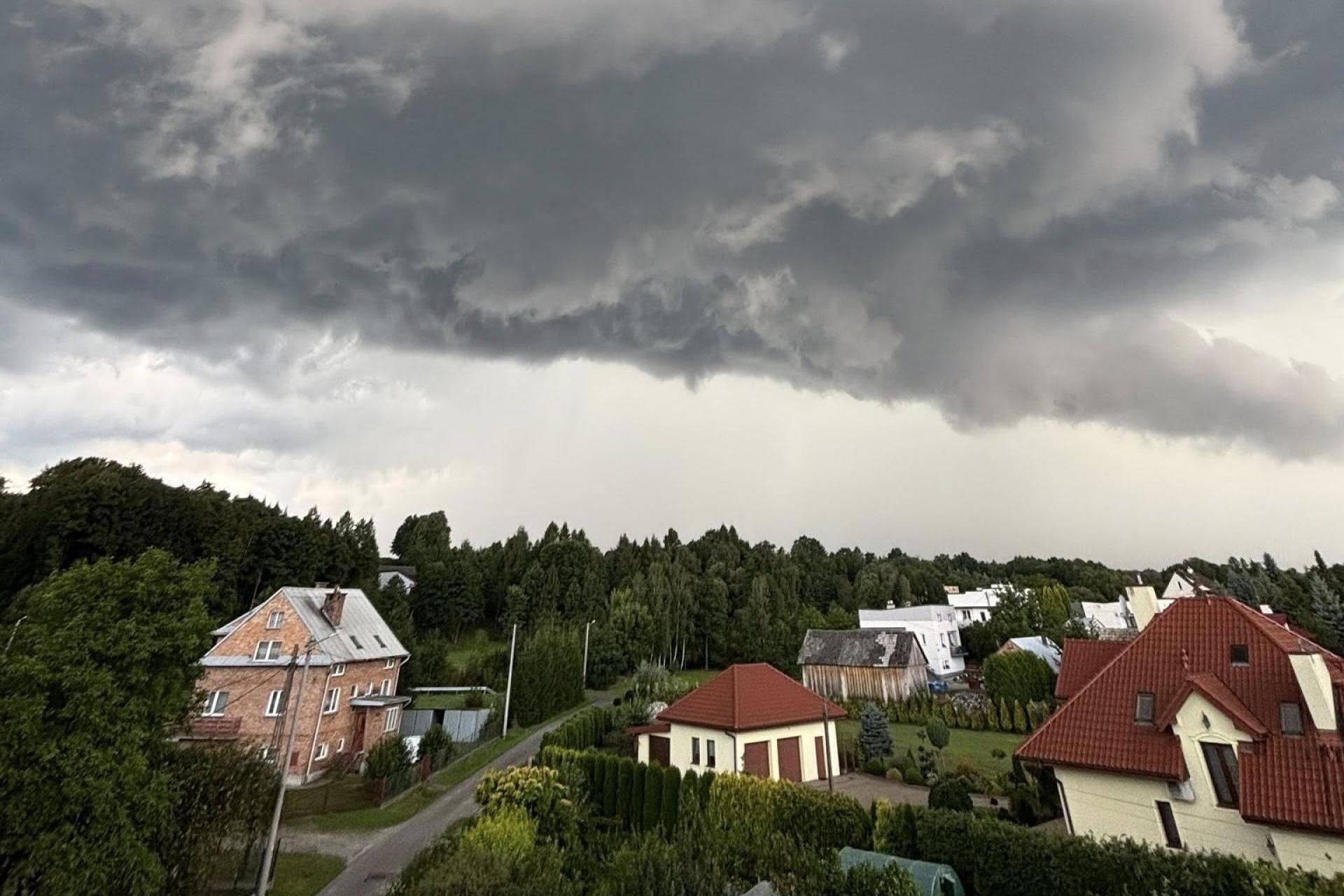 Superkomórka burzowa nad Tarnowem. Spadł grad wielkości piłeczek do ping-ponga