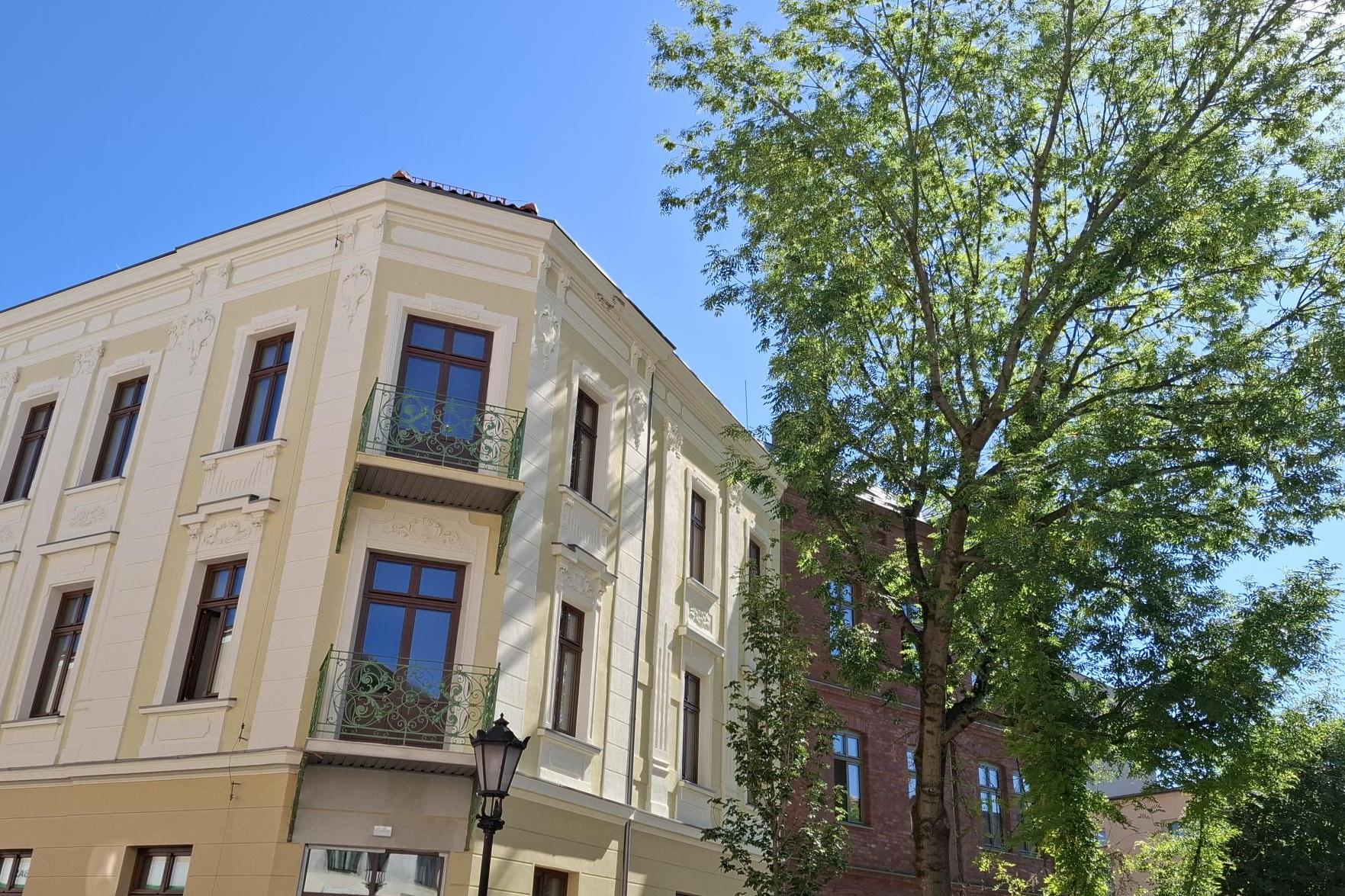 Zabytkowe kamienice w Oświęcimiu znów ozdobą starówki. Można tu zamieszkać