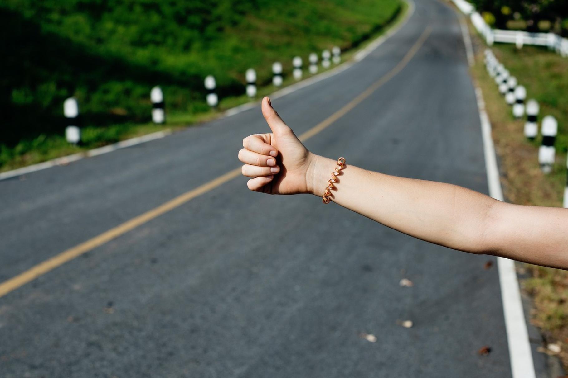 "To jeszcze biorą?". Autostop wraca do łask, a Krakostop zaraża pasją do niecodziennych podróży!