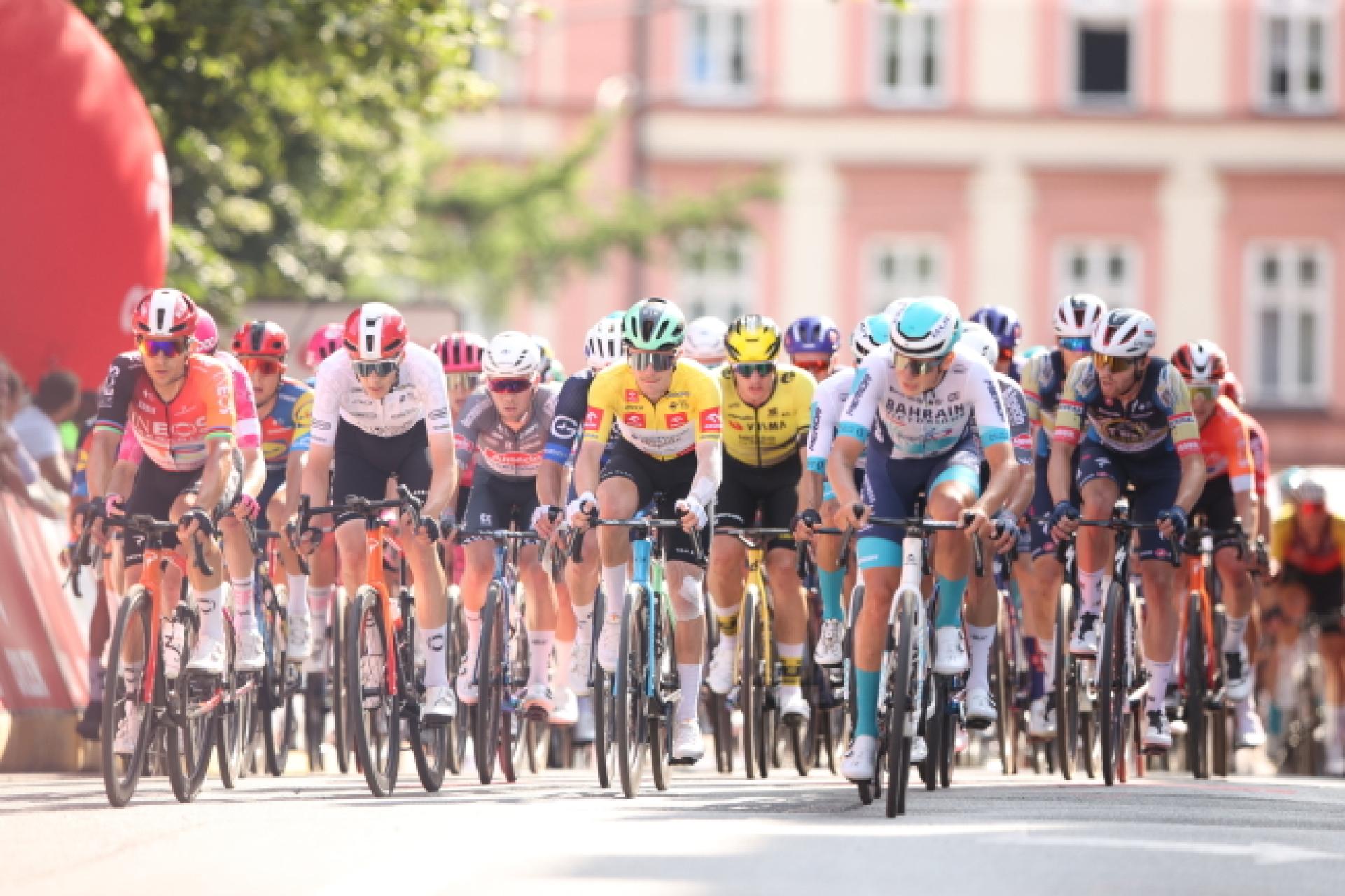 Tour de Pologne wjeżdża do Małopolski. Kolarze pojadą do Zakopanego. Będą utrudnienia. SPRAWDŹ