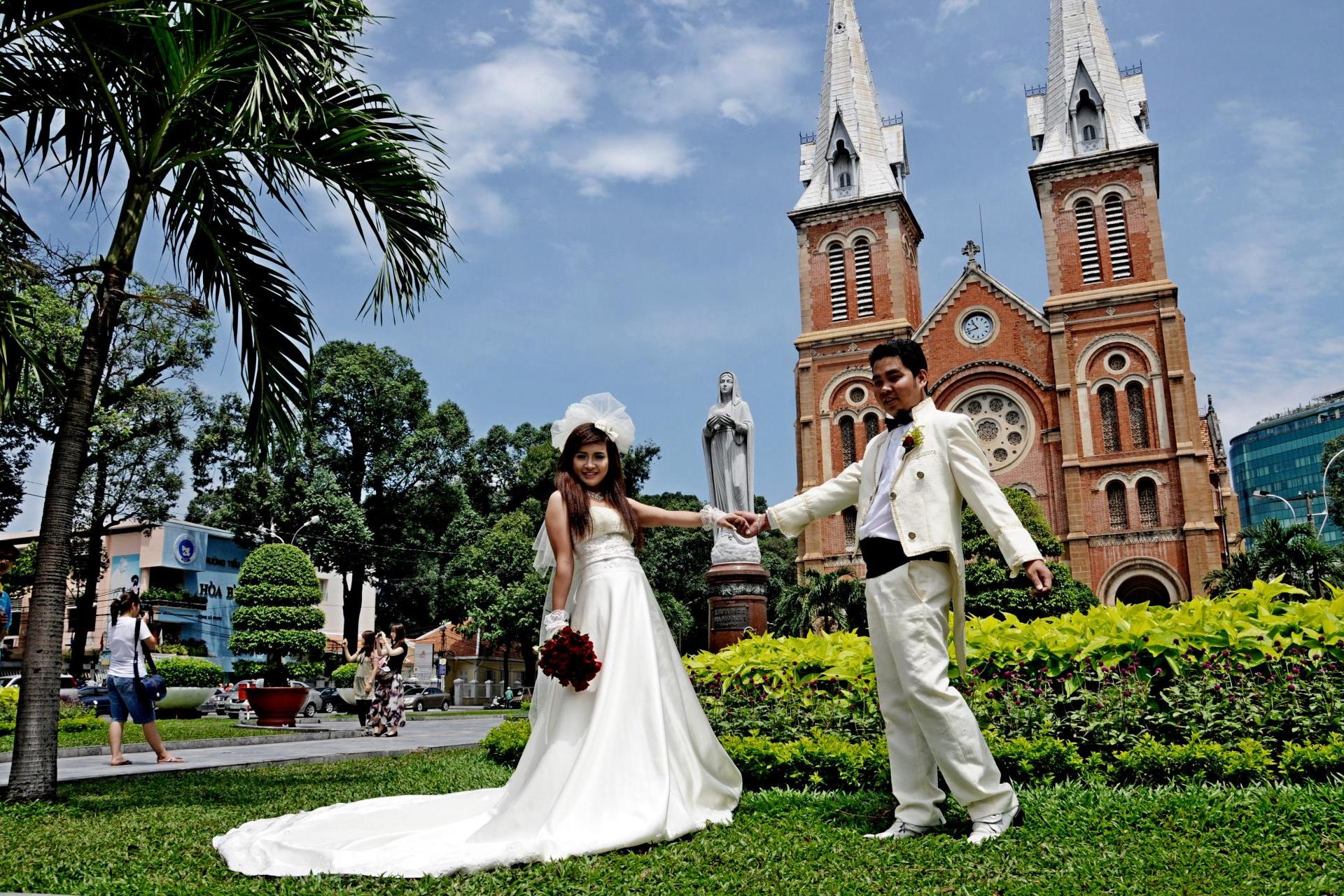 MOTORYNKI, DZIEWCZYNKA Z ZAPAŁKAMI I PŁONĄCY DRINK B-52