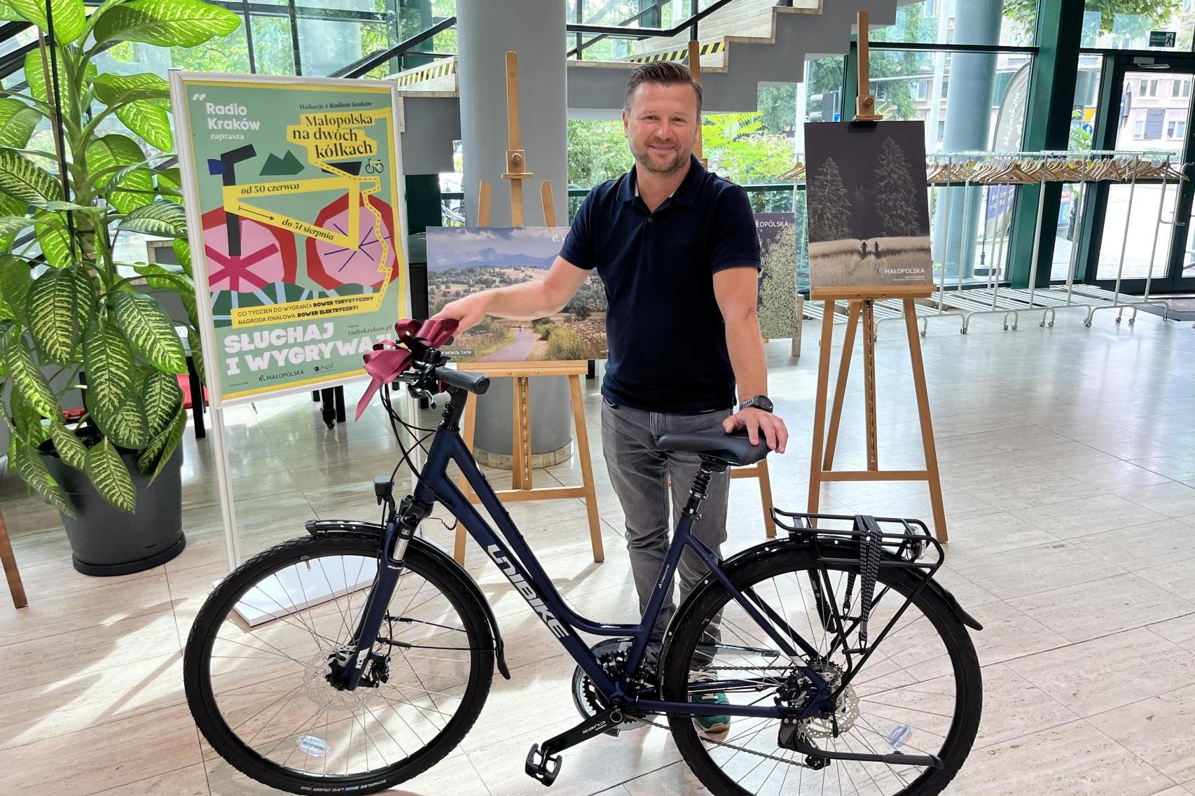 W najśmielszych snach nie podejrzewał, iż wygra. Nagrodę przekaże... mamie