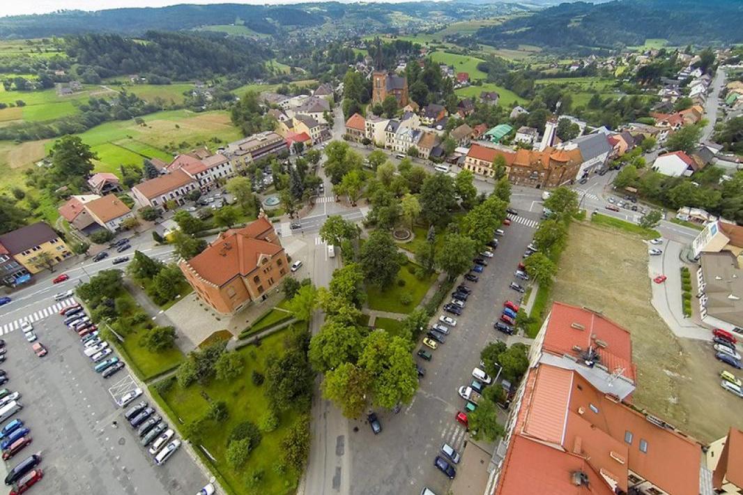 Jordanów: protest mieszkańców. Domagają się chodnika przy ruchliwej drodze