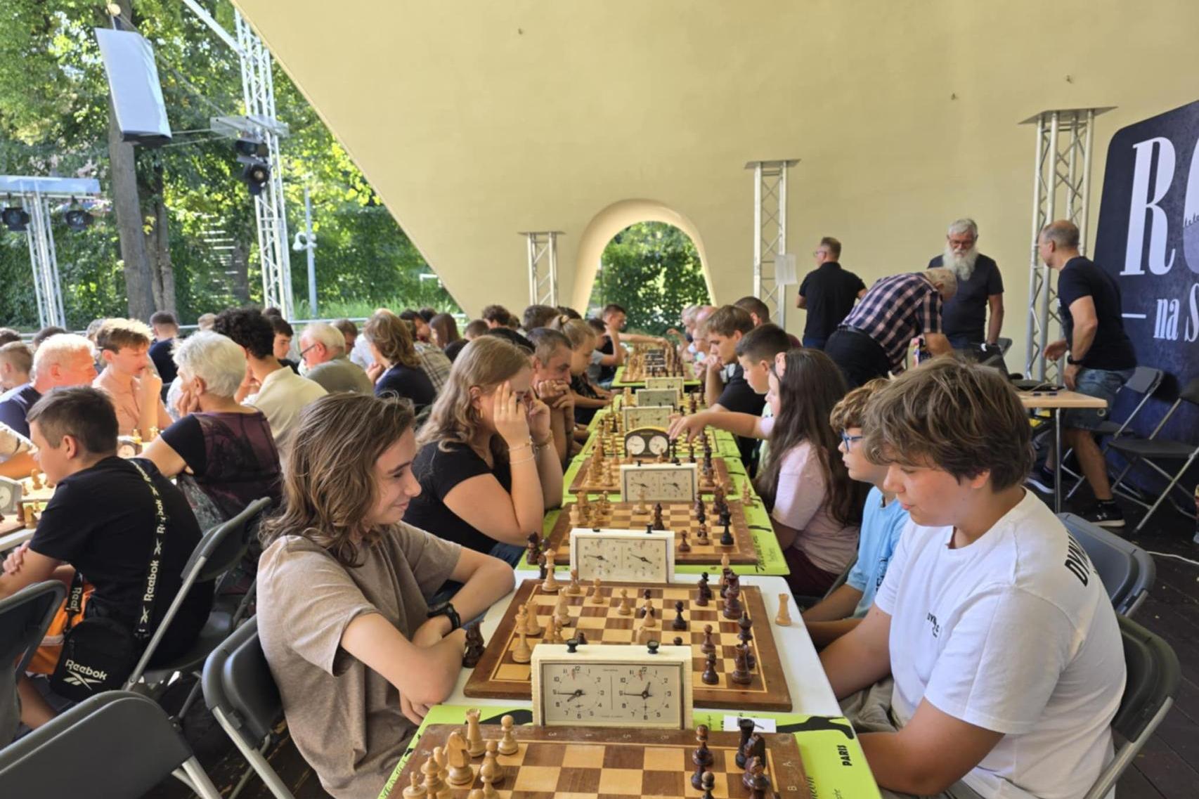 Rekord frekwencji w Tarnowie. Ponad 1,5 tysiąca osób zagrało w wakacyjnych turniejach szachowych