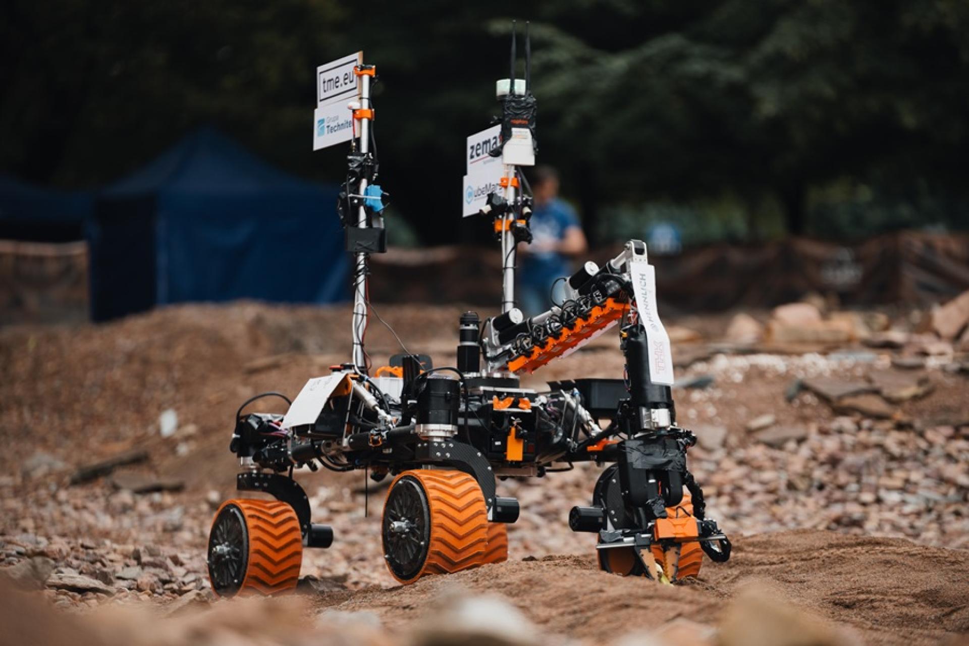 Szwajcarzy najlepsi w zawodach łazików marsjańskich w Krakowie, Polacy na podium