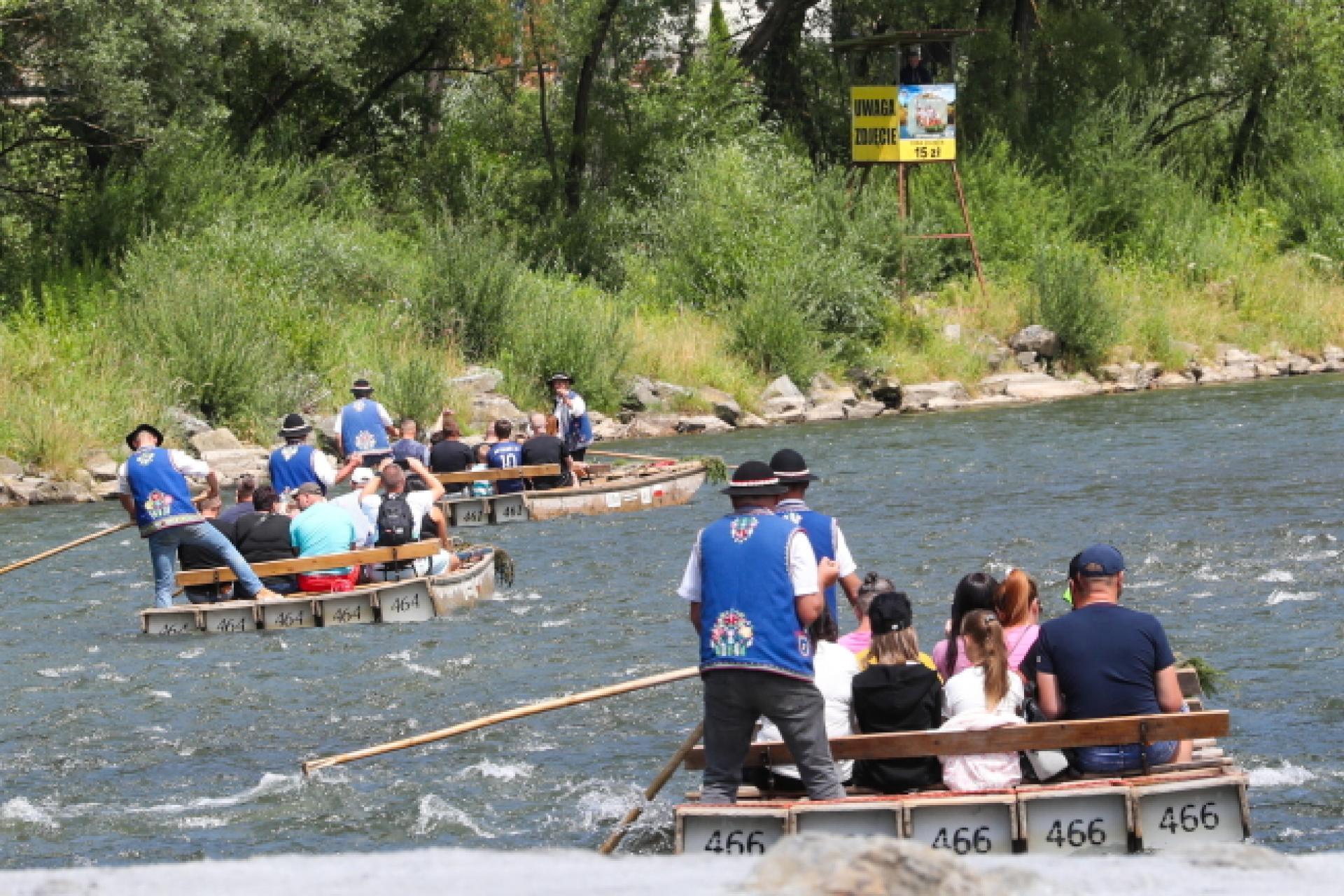 Flisacy przeciwni budce z alkoholem na słowackim brzegu Przełomu Dunajca