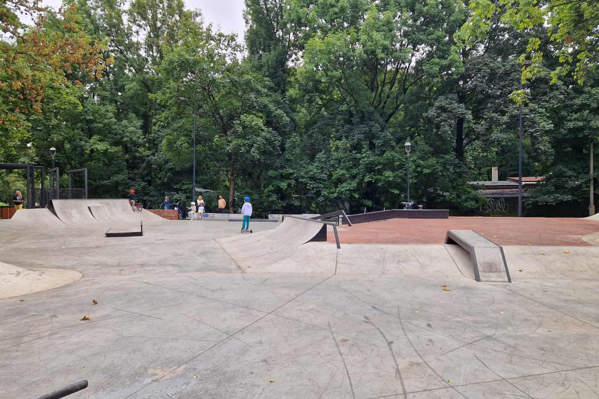 Kraków ma nowy skatepark i plac zabaw. Są atrakcje dla najmłodszych i dla młodzieży