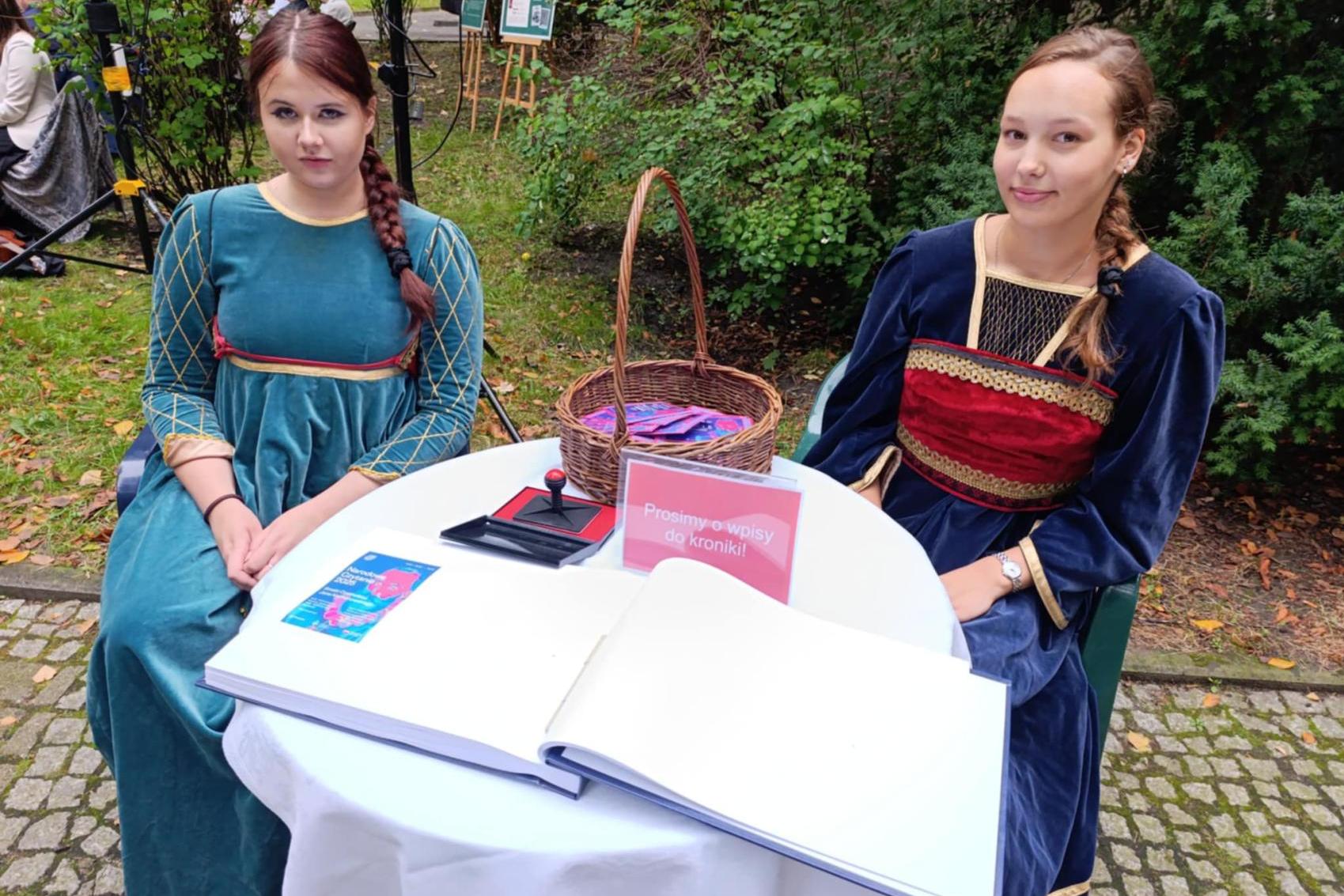 Chrzanów: tradycyjny pochód i literackie widowisko z okazji Narodowego Czytania