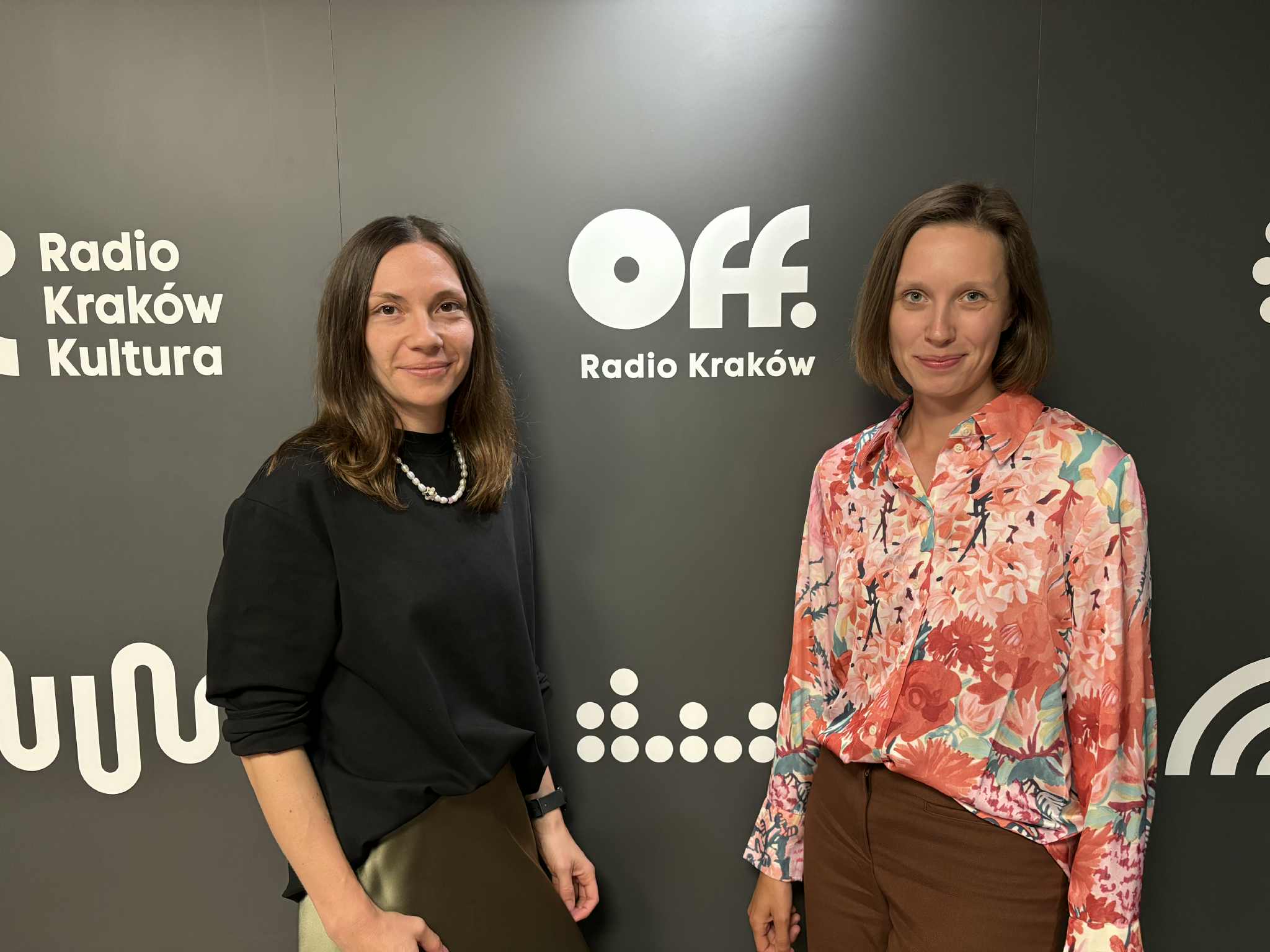 Katarzyna Gorgoń-Bozik i Weronika Ciągała w studiu Radia Kraków, fot. Sylwia Paszkowska