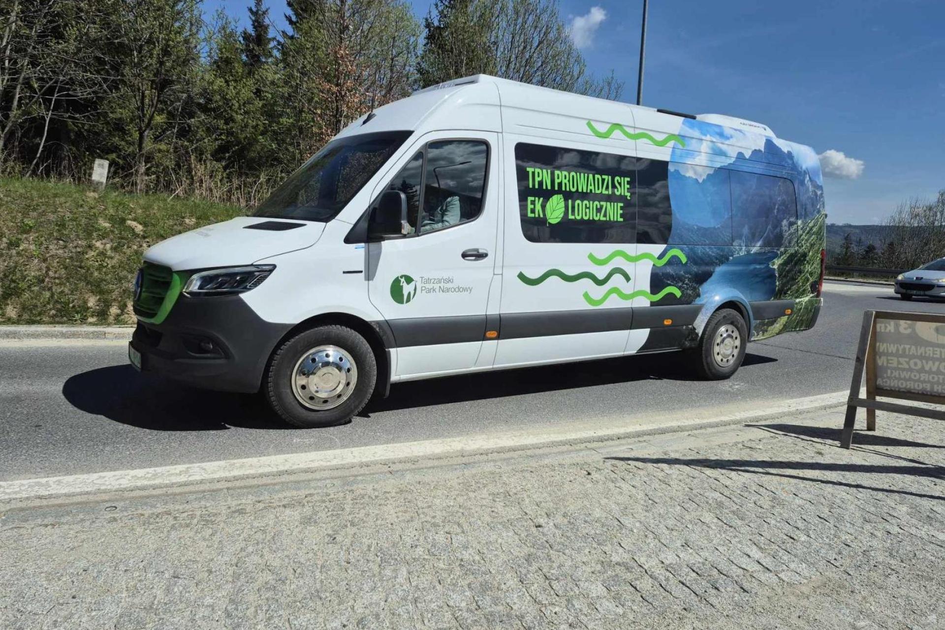 Tatry: rośnie popularność e-busów, ale fiakrzy też nie narzekają